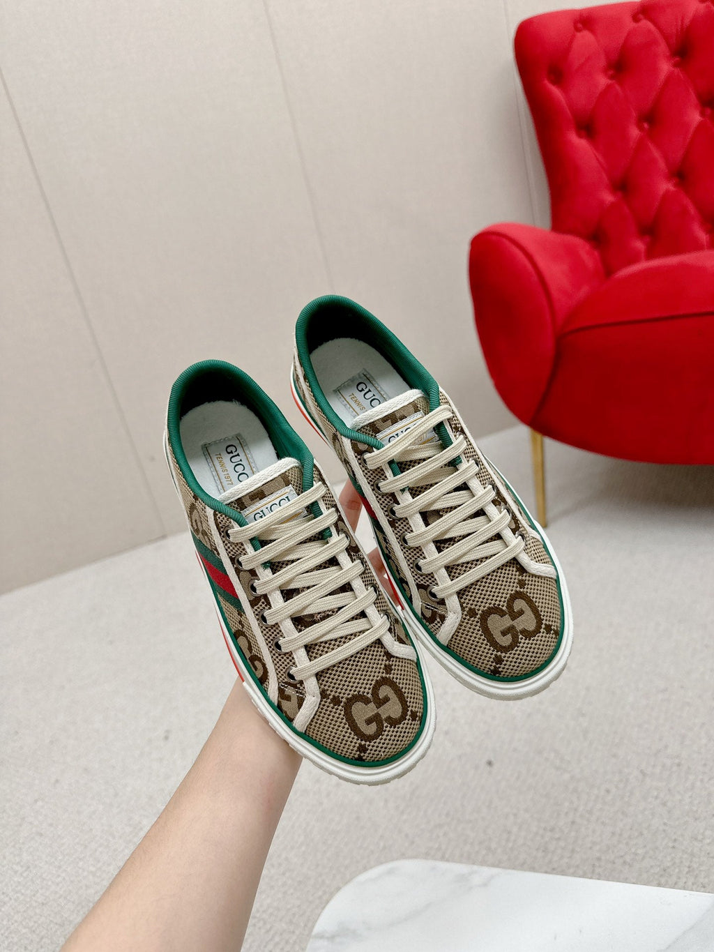 GUCCI 26S LOW TOP SNEAKERS IN BROWN CANVAS STYLE 23