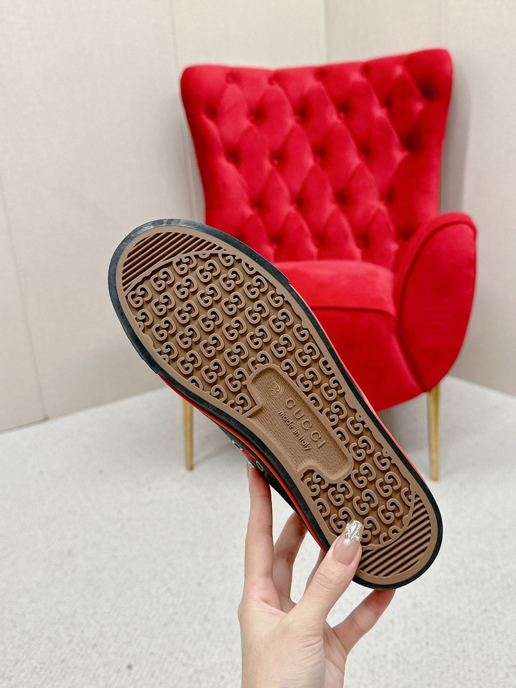 GUCCI 26S LOW TOP SNEAKERS IN BLACK CANVAS STYLE 22