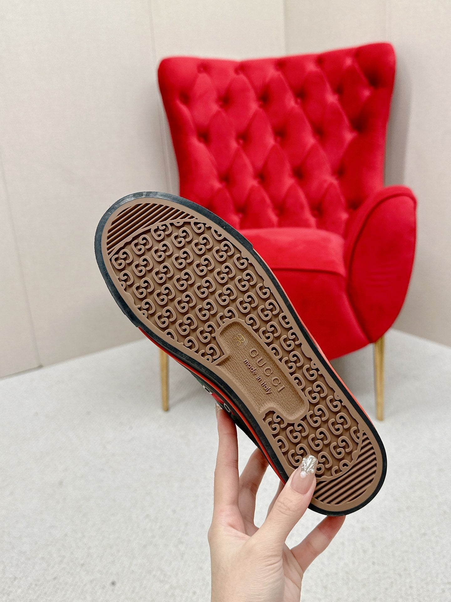 GUCCI 26S LOW TOP SNEAKERS IN BLACK CANVAS STYLE 22