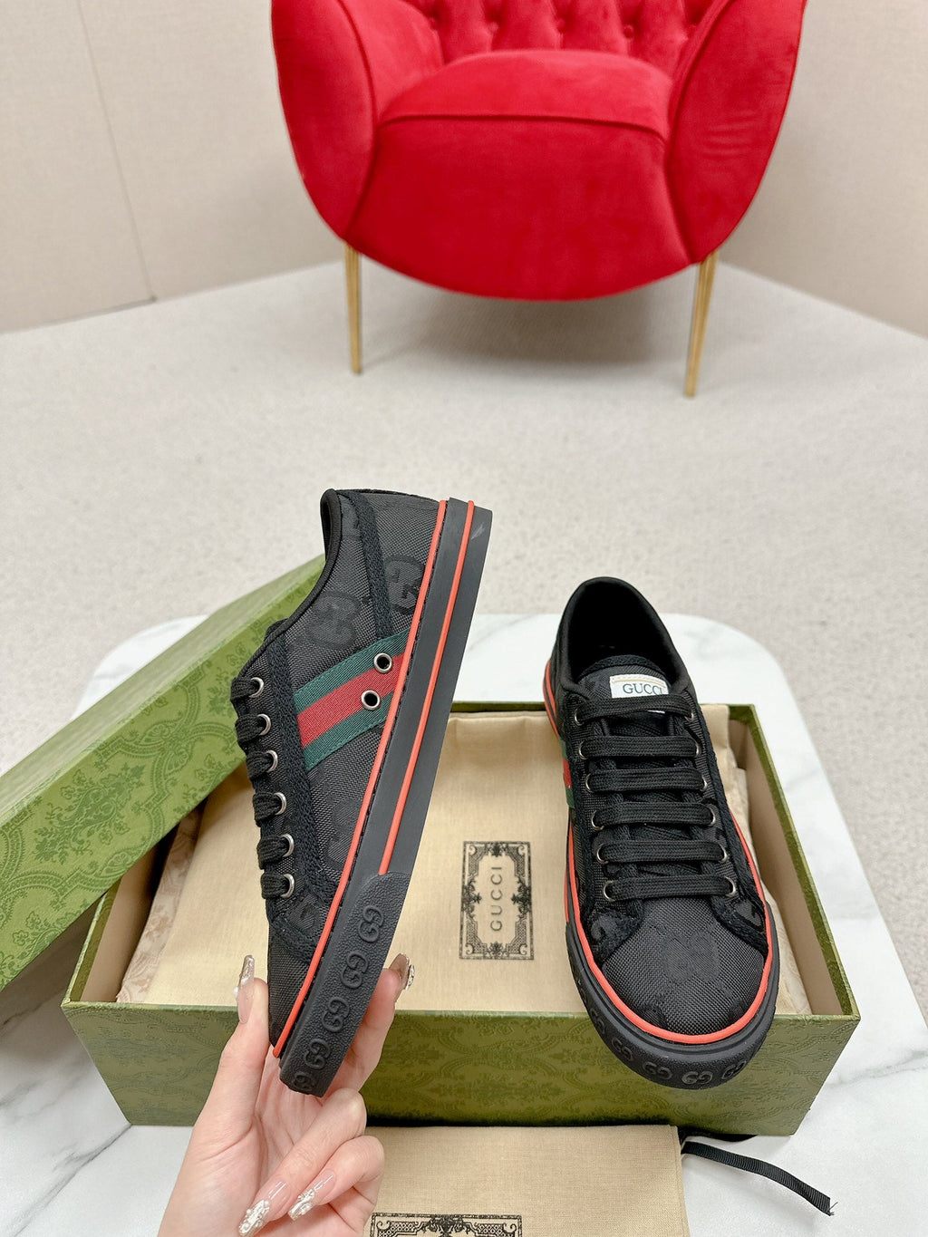 GUCCI 26S LOW TOP SNEAKERS IN BLACK CANVAS STYLE 22