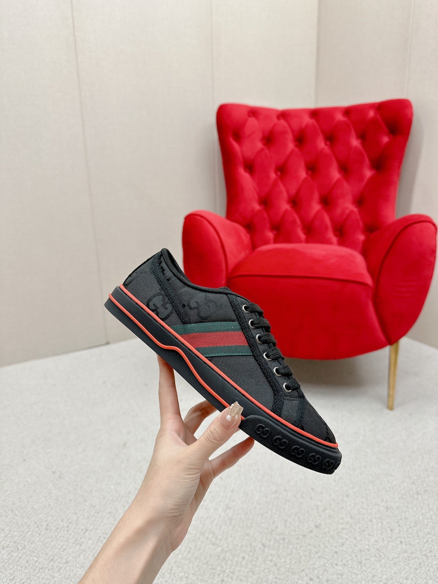 GUCCI 26S LOW TOP SNEAKERS IN BLACK CANVAS STYLE 22