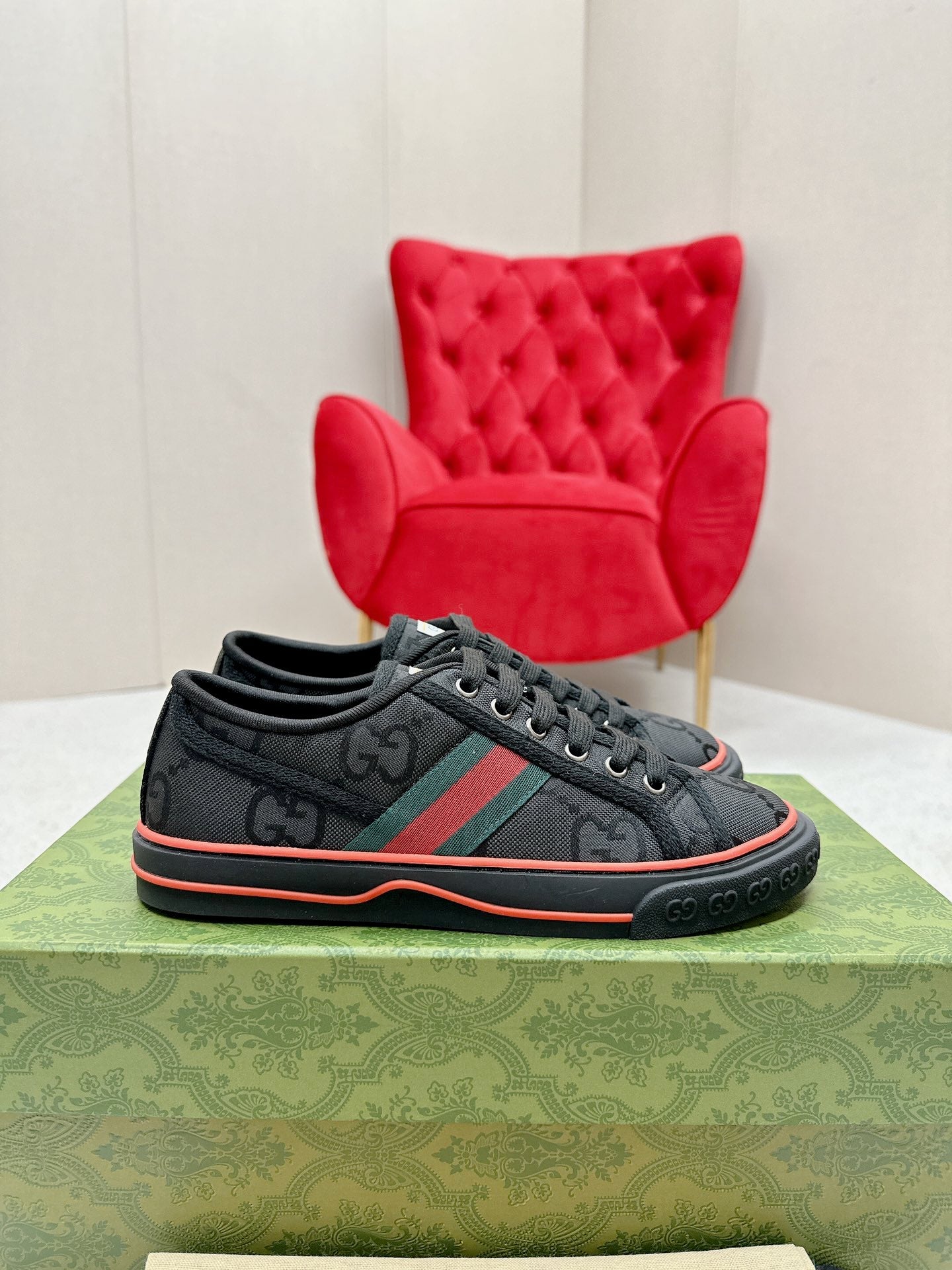 GUCCI 26S LOW TOP SNEAKERS IN BLACK CANVAS STYLE 22