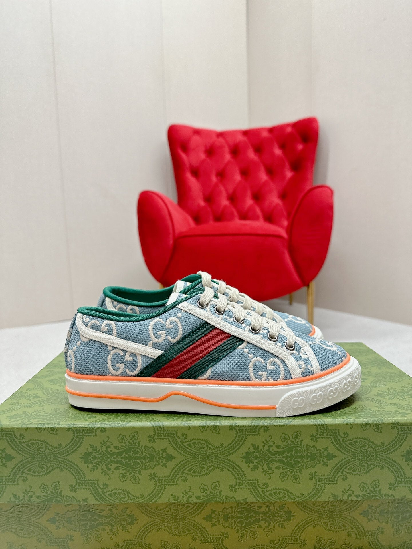 GUCCI 26S LOW TOP SNEAKERS IN LIGHT BLUE CANVAS STYLE 12