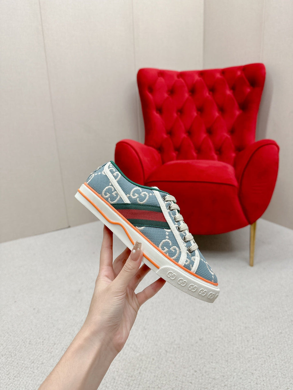 GUCCI 26S LOW TOP SNEAKERS IN LIGHT BLUE CANVAS STYLE 12