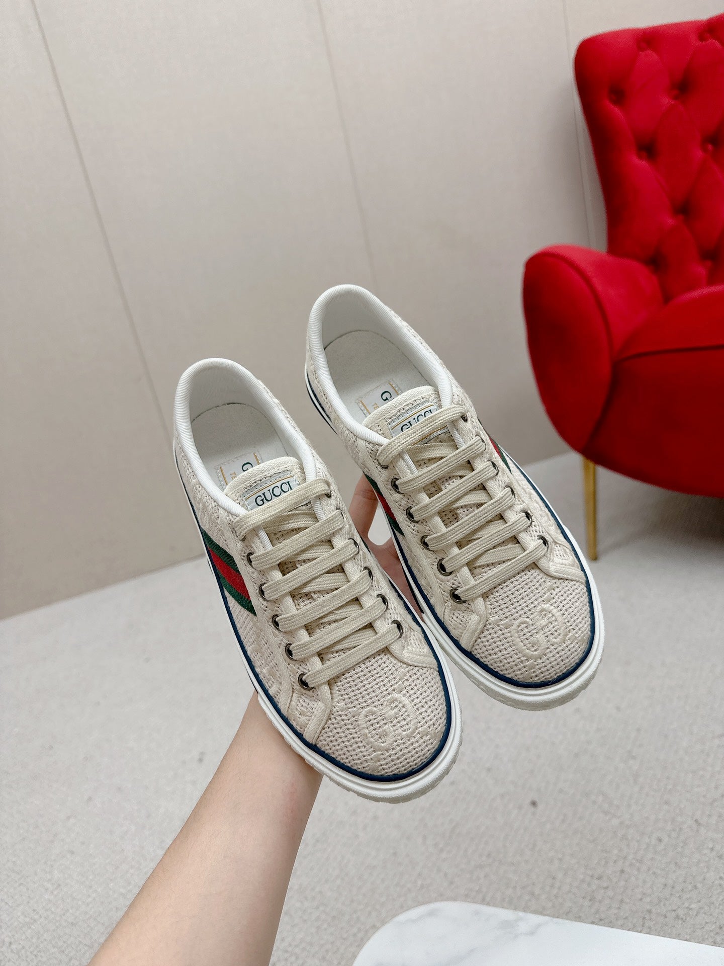 GUCCI 26S LOW TOP SNEAKERS IN IVORY WHITE CANVAS STYLE 08
