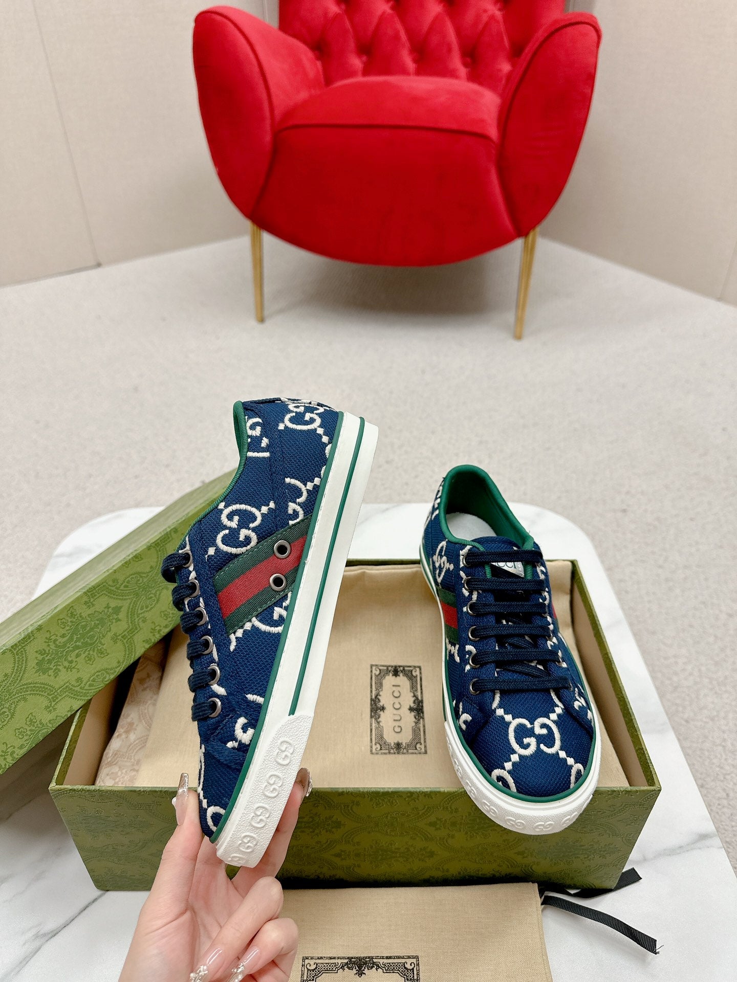 GUCCI 26S LOW TOP SNEAKERS IN DARK BLUE CANVAS STYLE 19