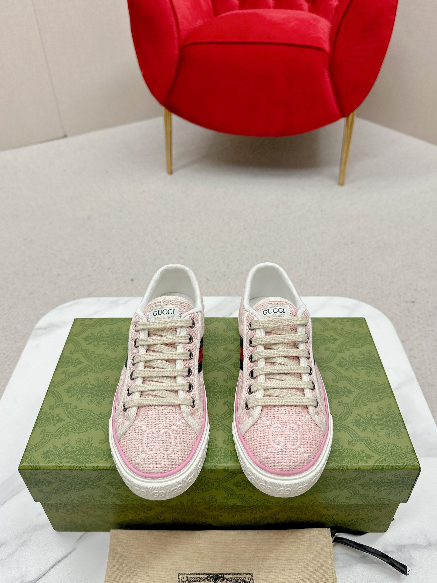 GUCCI 26S LOW TOP SNEAKERS IN LIGHT PINK CANVAS STYLE 09
