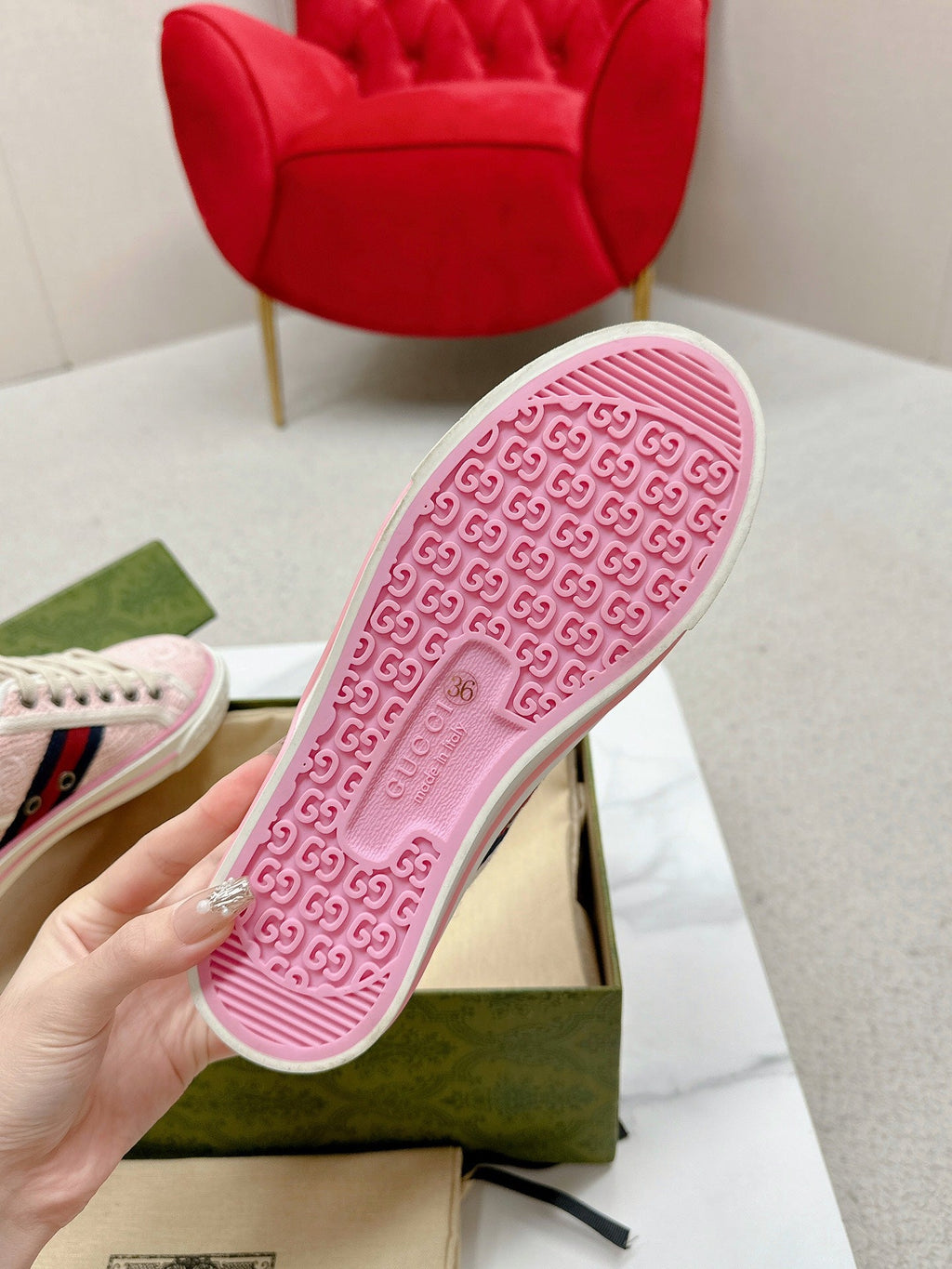 GUCCI 26S LOW TOP SNEAKERS IN LIGHT PINK CANVAS STYLE 09
