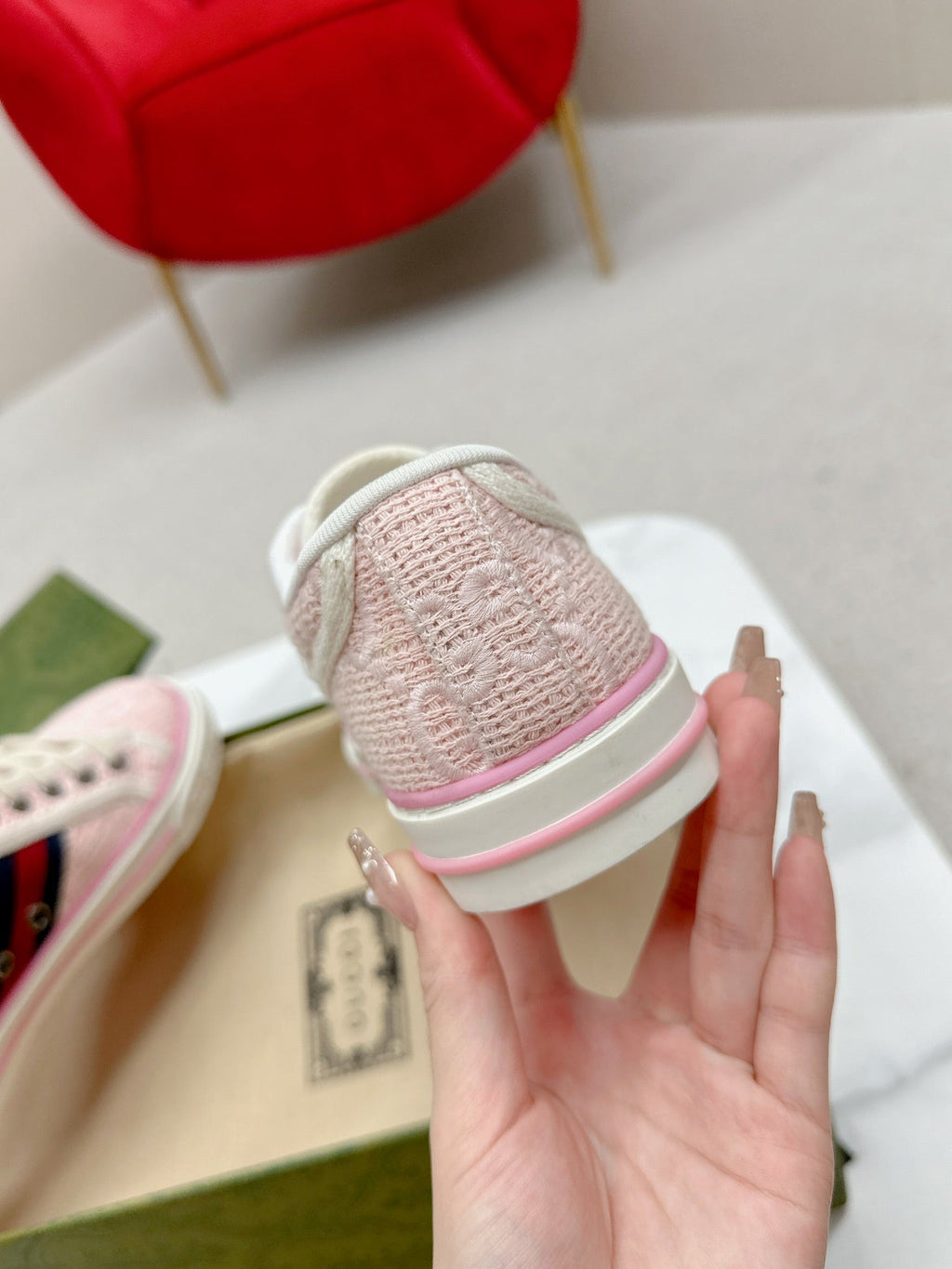GUCCI 26S LOW TOP SNEAKERS IN LIGHT PINK CANVAS STYLE 09