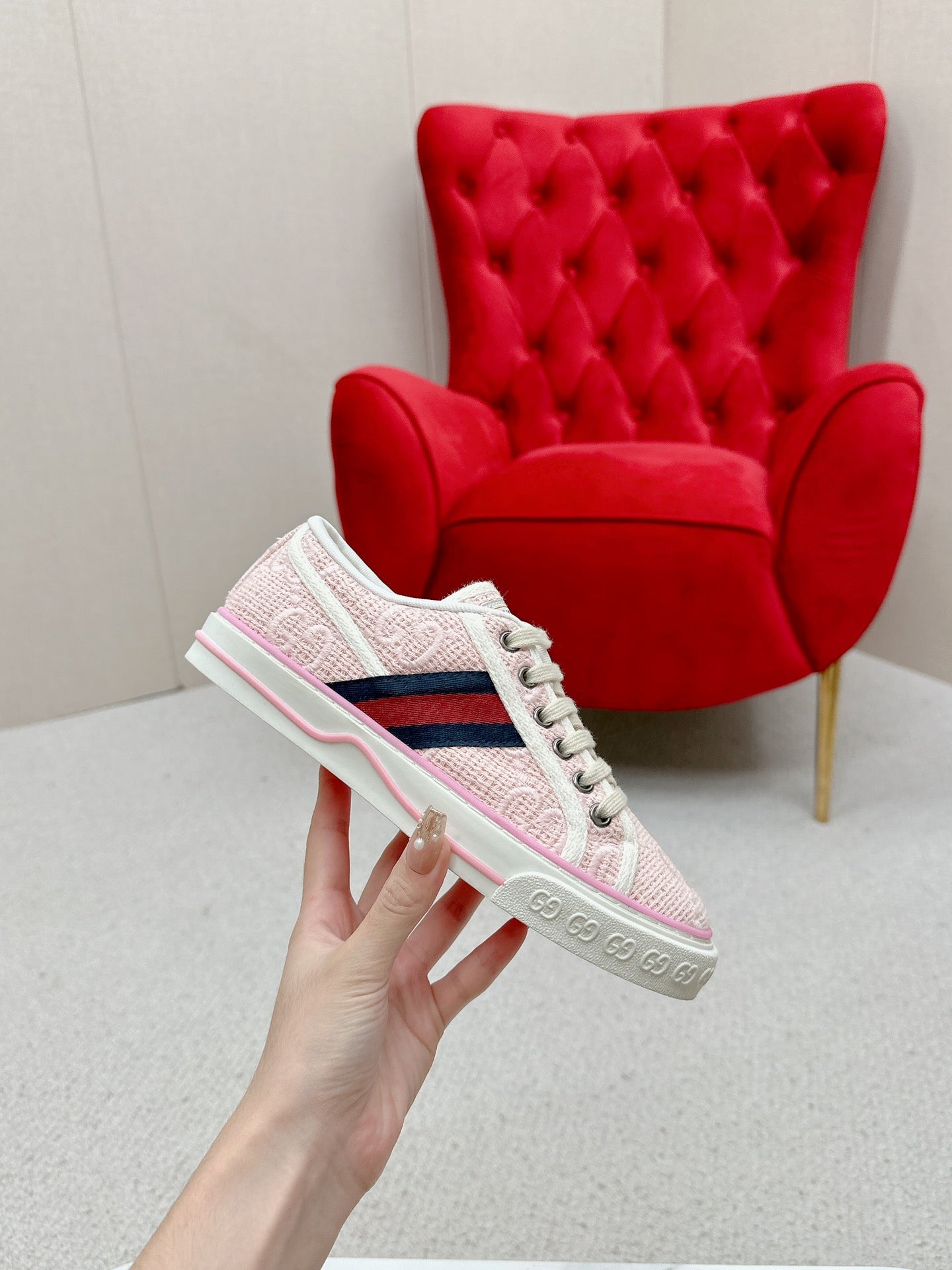GUCCI 26S LOW TOP SNEAKERS IN LIGHT PINK CANVAS STYLE 09