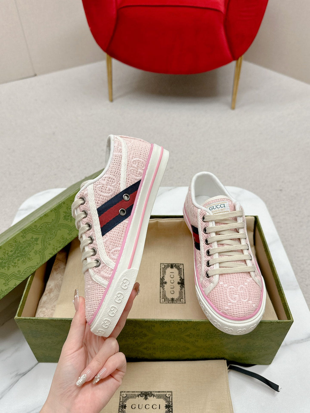 GUCCI 26S LOW TOP SNEAKERS IN LIGHT PINK CANVAS STYLE 09