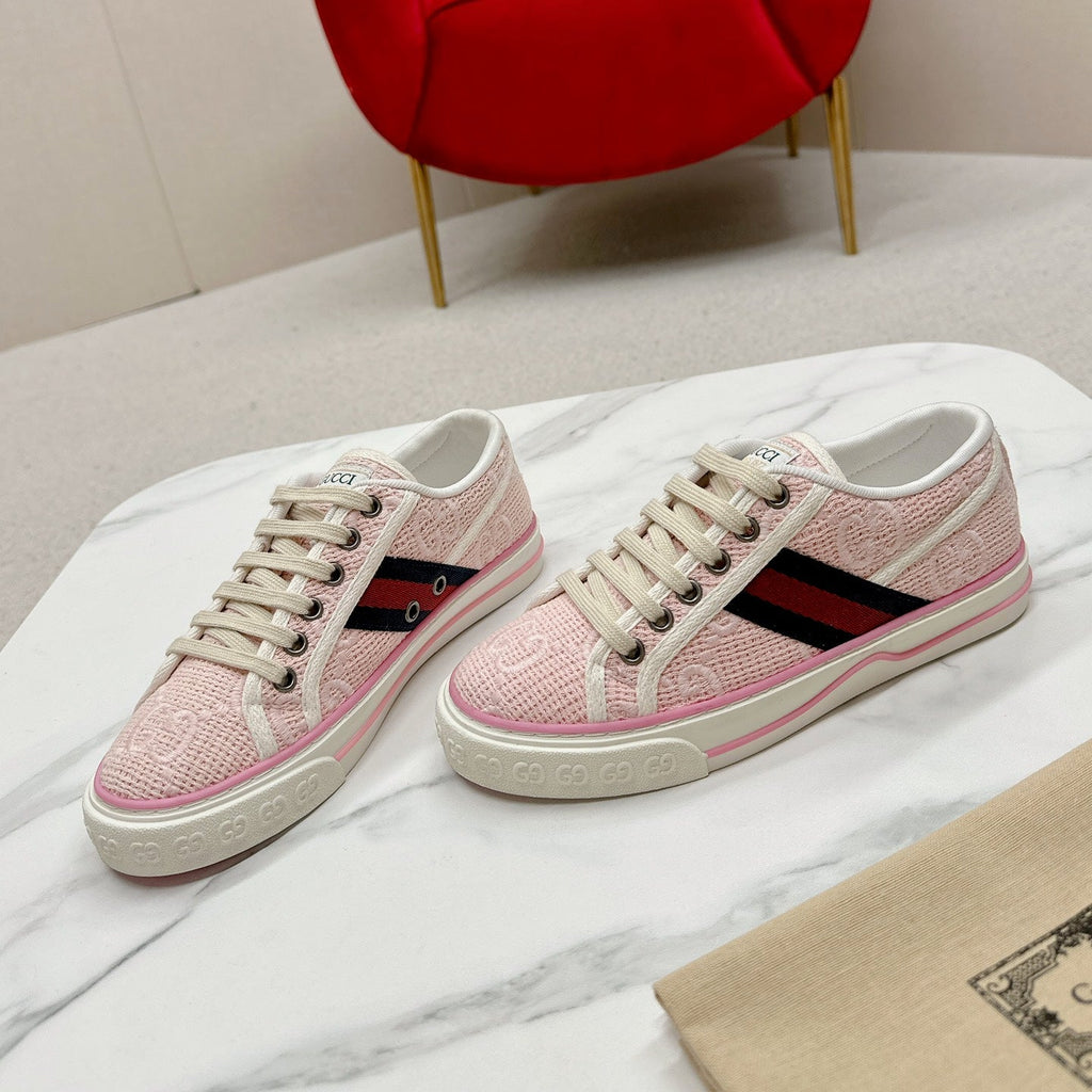 GUCCI 26S LOW TOP SNEAKERS IN LIGHT PINK CANVAS STYLE 09