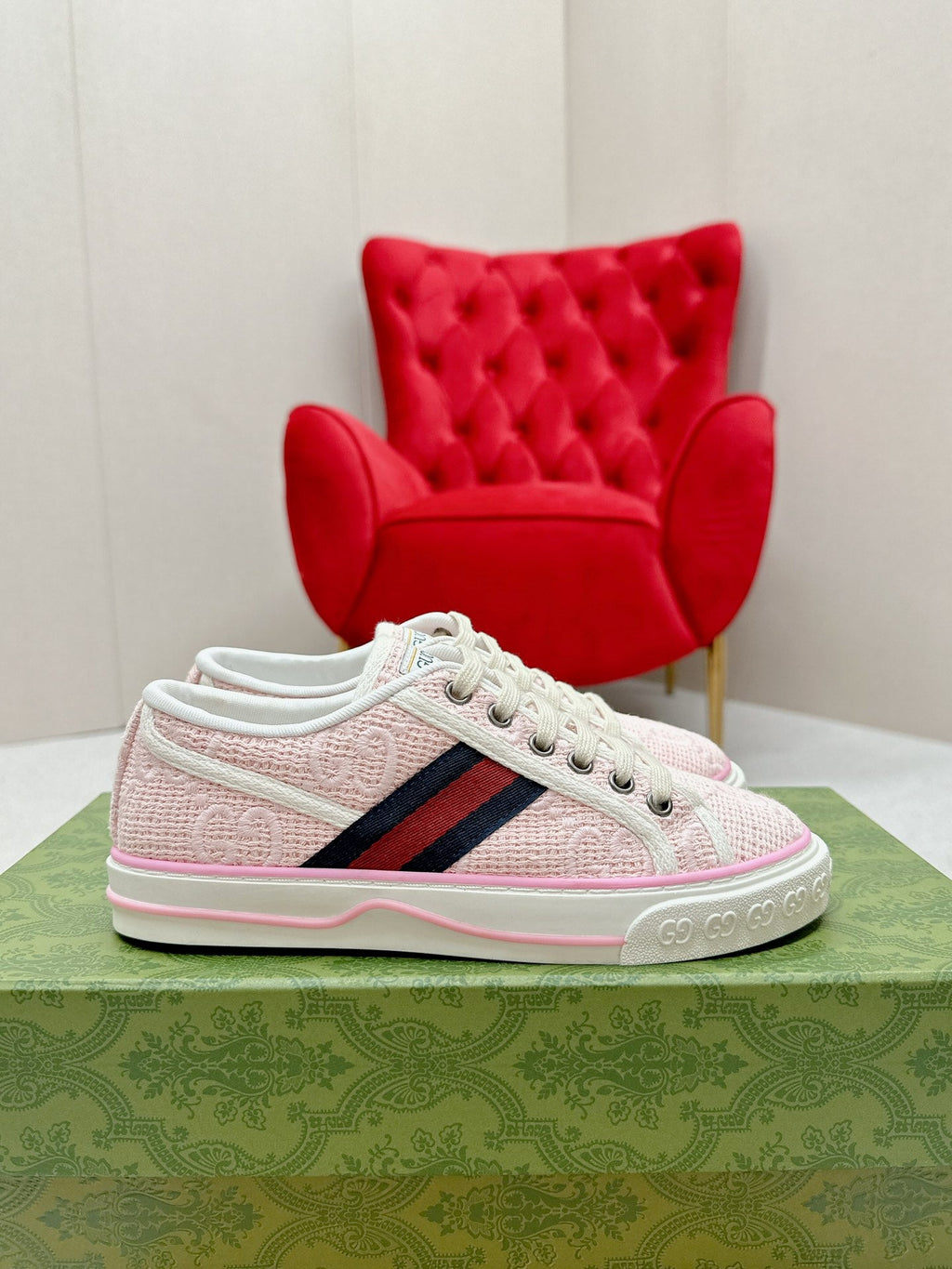 GUCCI 26S LOW TOP SNEAKERS IN LIGHT PINK CANVAS STYLE 09