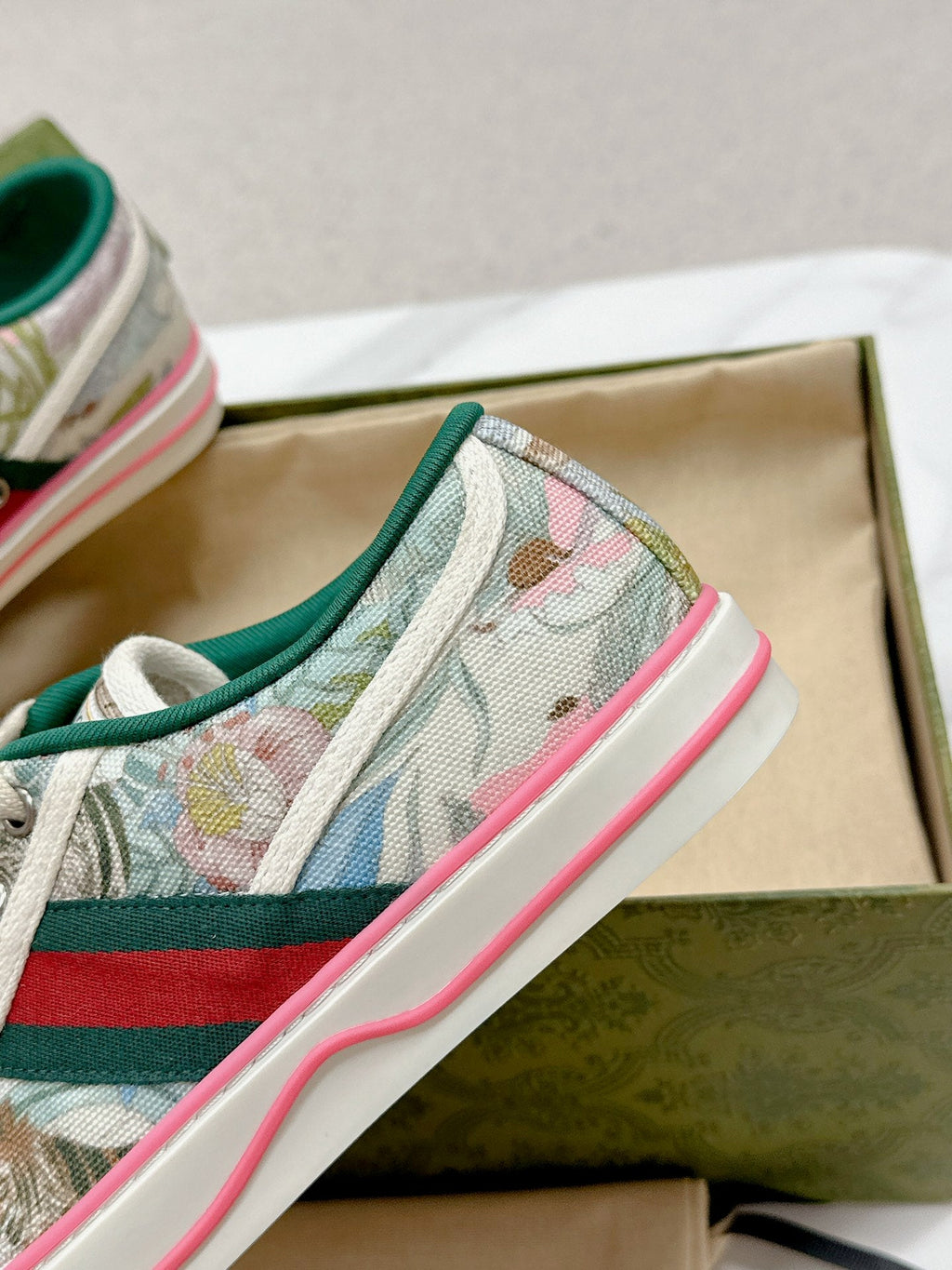 GUCCI 26S LOW TOP SNEAKERS IN MULTICOLOR CANVAS STYLE 26