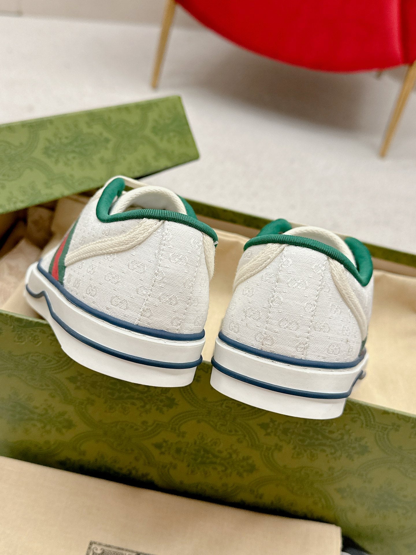 GUCCI 26S LOW TOP SNEAKERS IN WHITE CANVAS STYLE 10