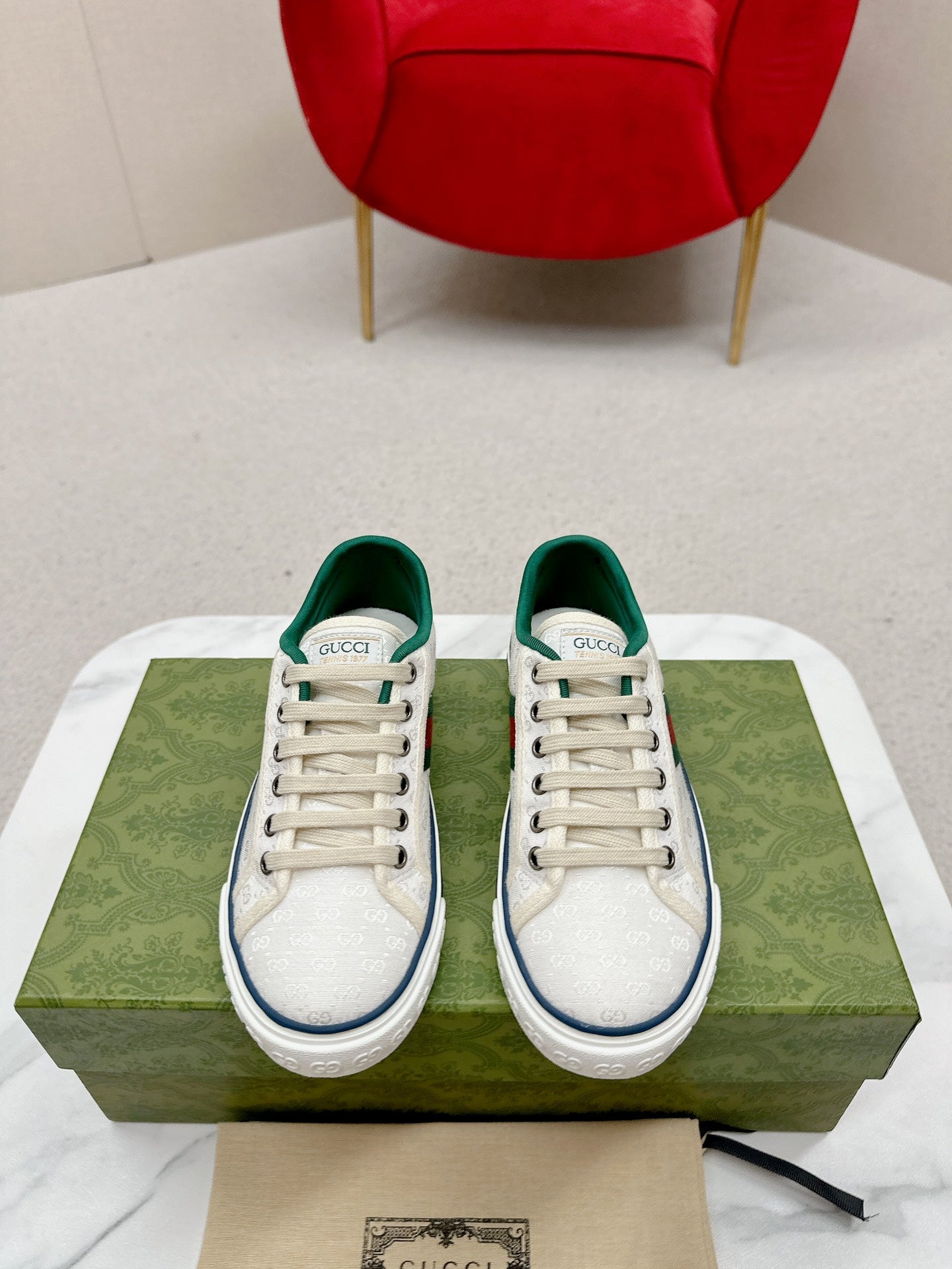 GUCCI 26S LOW TOP SNEAKERS IN WHITE CANVAS STYLE 10