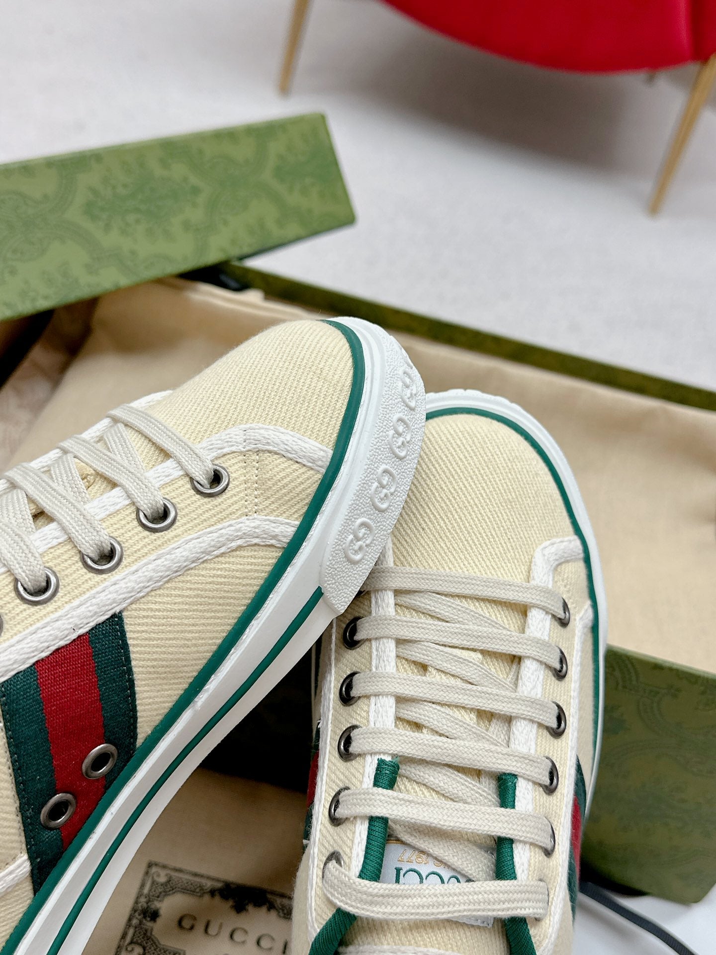 GUCCI 26S LOW TOP SNEAKERS IN LIGHT YELLOW CANVAS STYLE 14