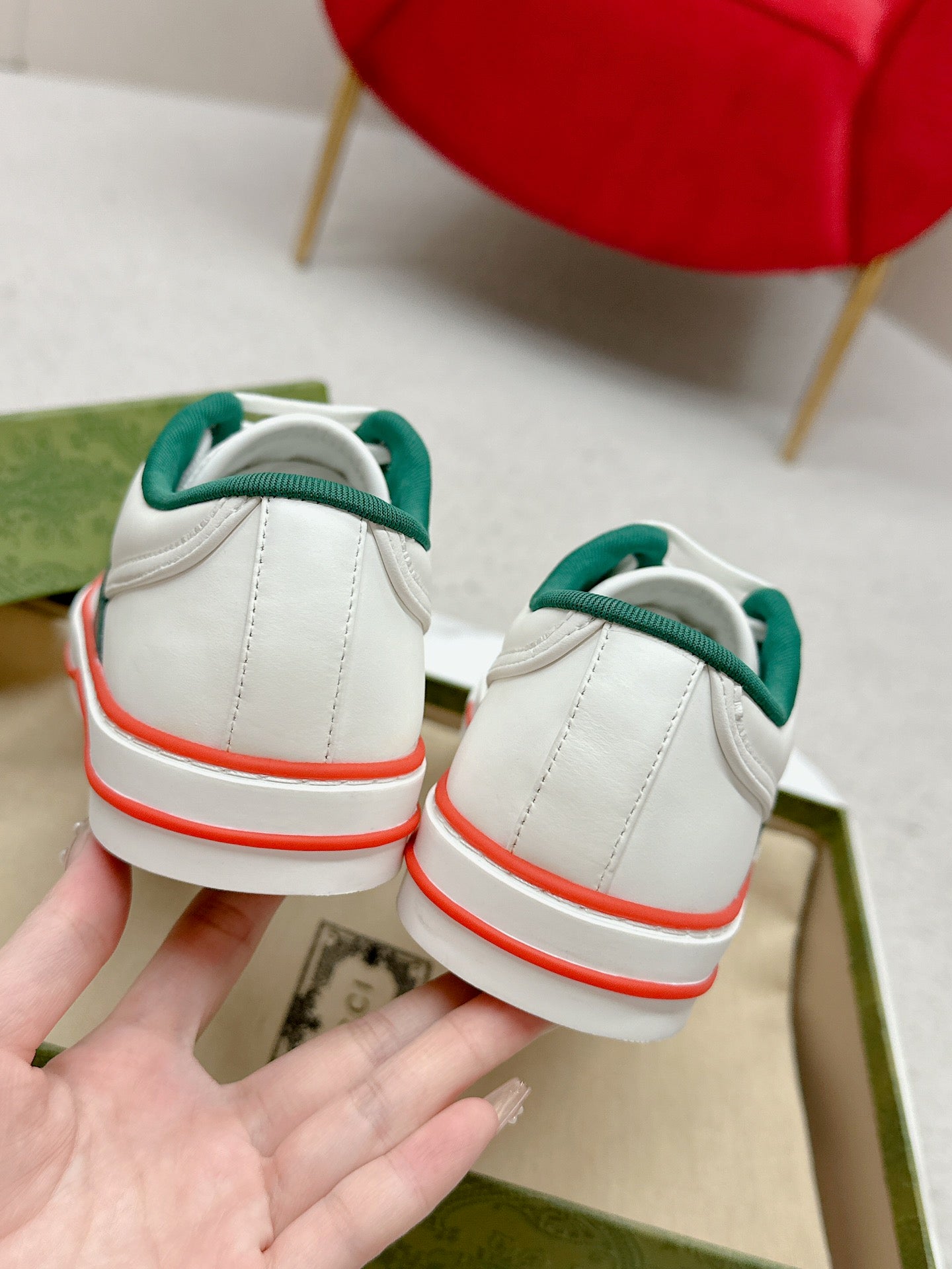 GUCCI 26S LOW TOP SNEAKERS IN WHITE CALFSKIN STYLE 18