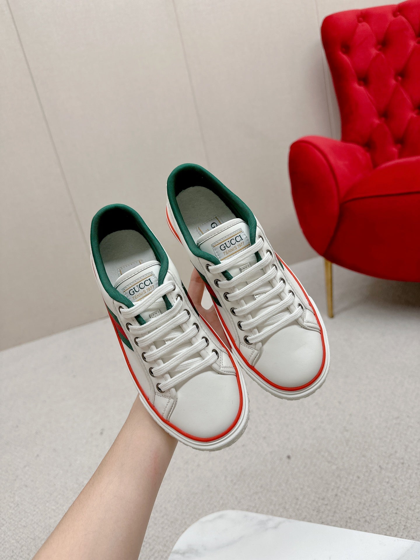 GUCCI 26S LOW TOP SNEAKERS IN WHITE CALFSKIN STYLE 18