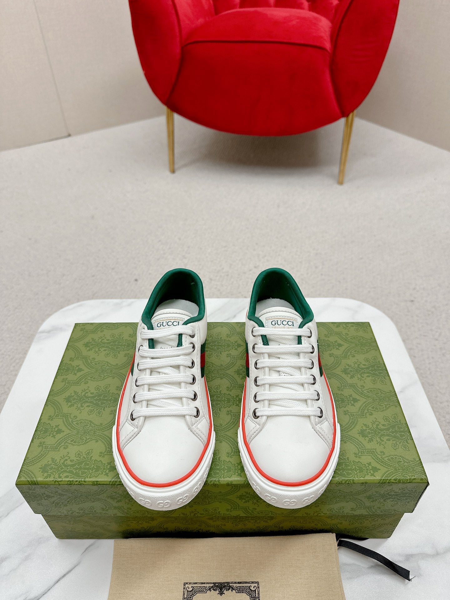 GUCCI 26S LOW TOP SNEAKERS IN WHITE CALFSKIN STYLE 18