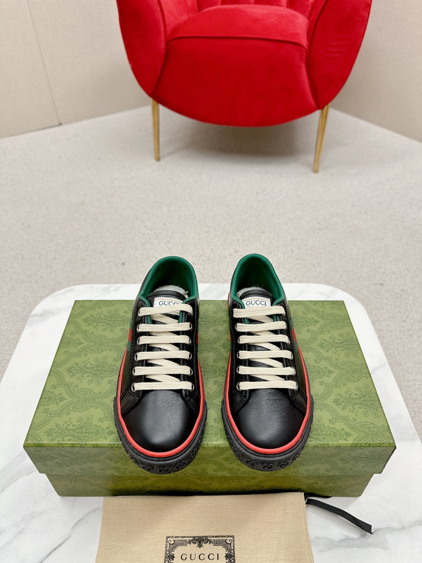 GUCCI 26S LOW TOP SNEAKERS IN BLACK CALFSKIN STYLE 17