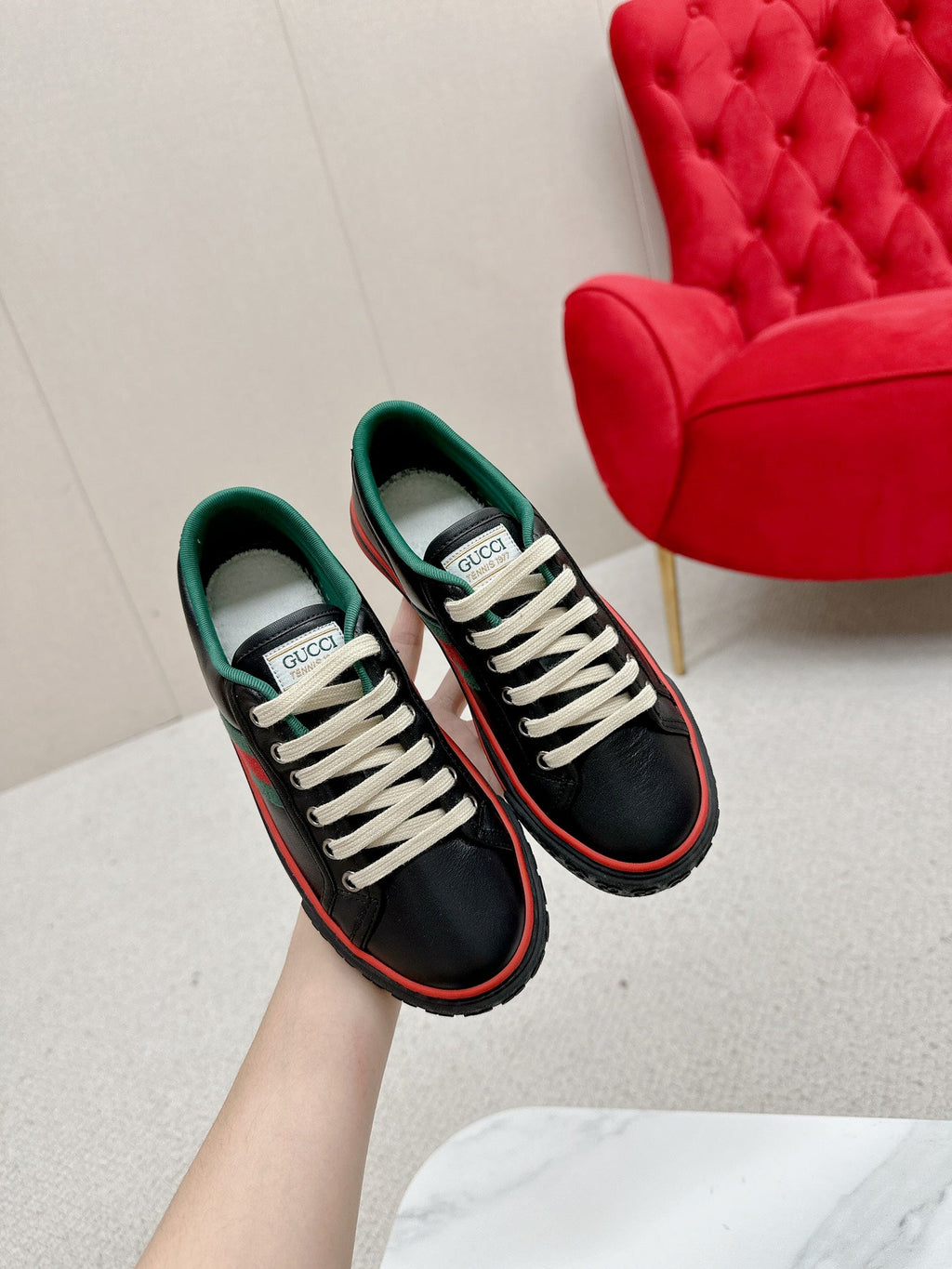 GUCCI 26S LOW TOP SNEAKERS IN BLACK CALFSKIN STYLE 17