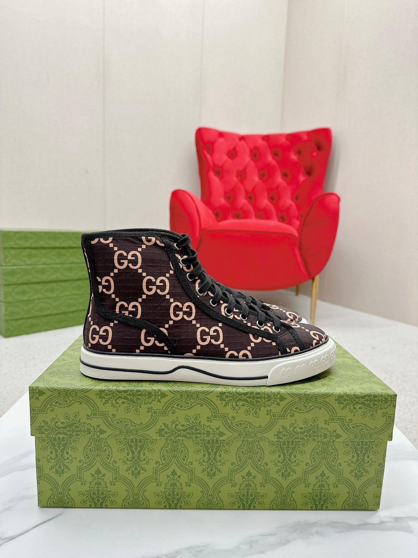 GUCCI 26S HIGH TOP SNEAKERS IN BROWN GG MONOGRAM CANVAS