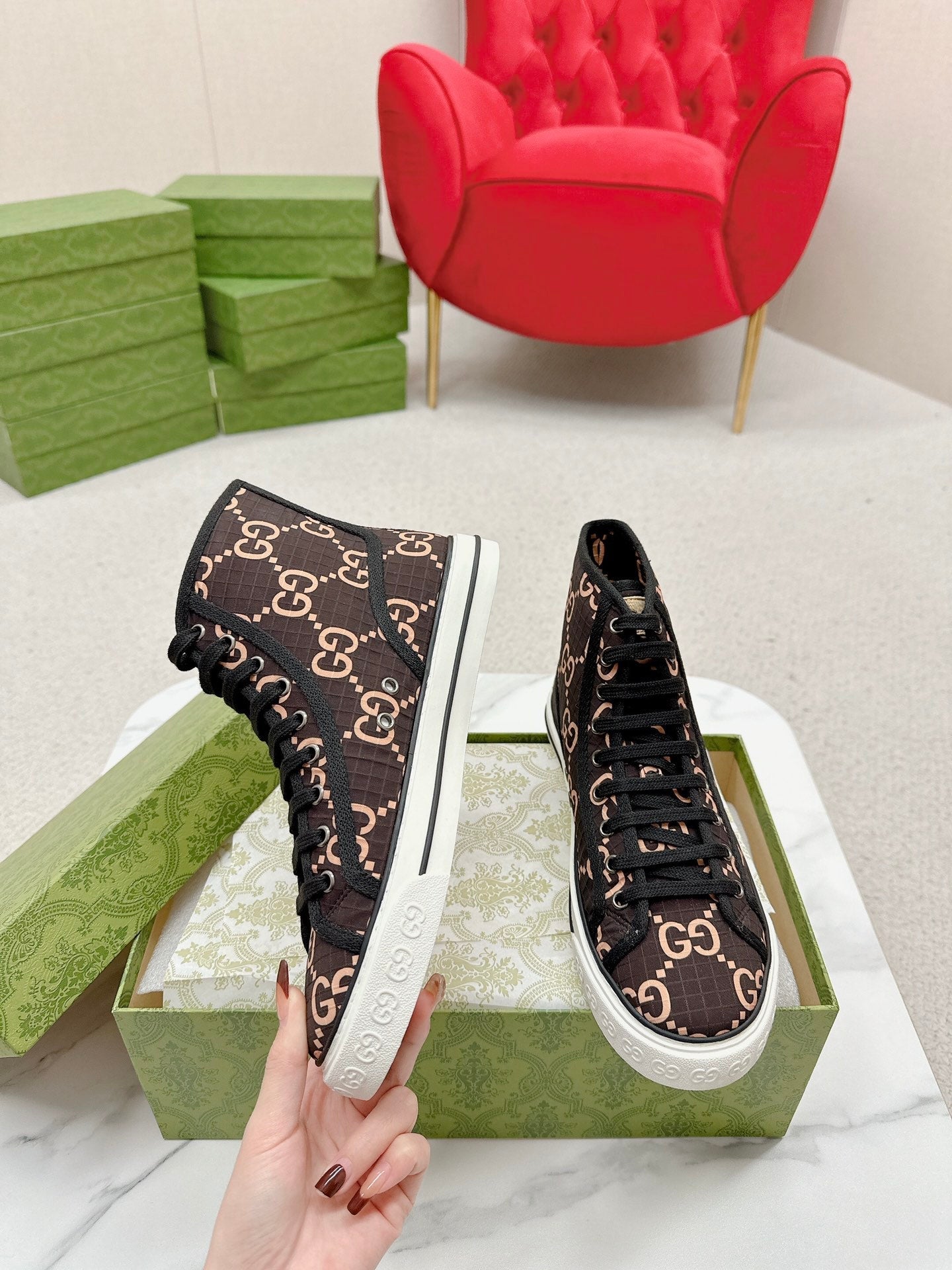 GUCCI 26S HIGH TOP SNEAKERS IN BROWN GG MONOGRAM CANVAS