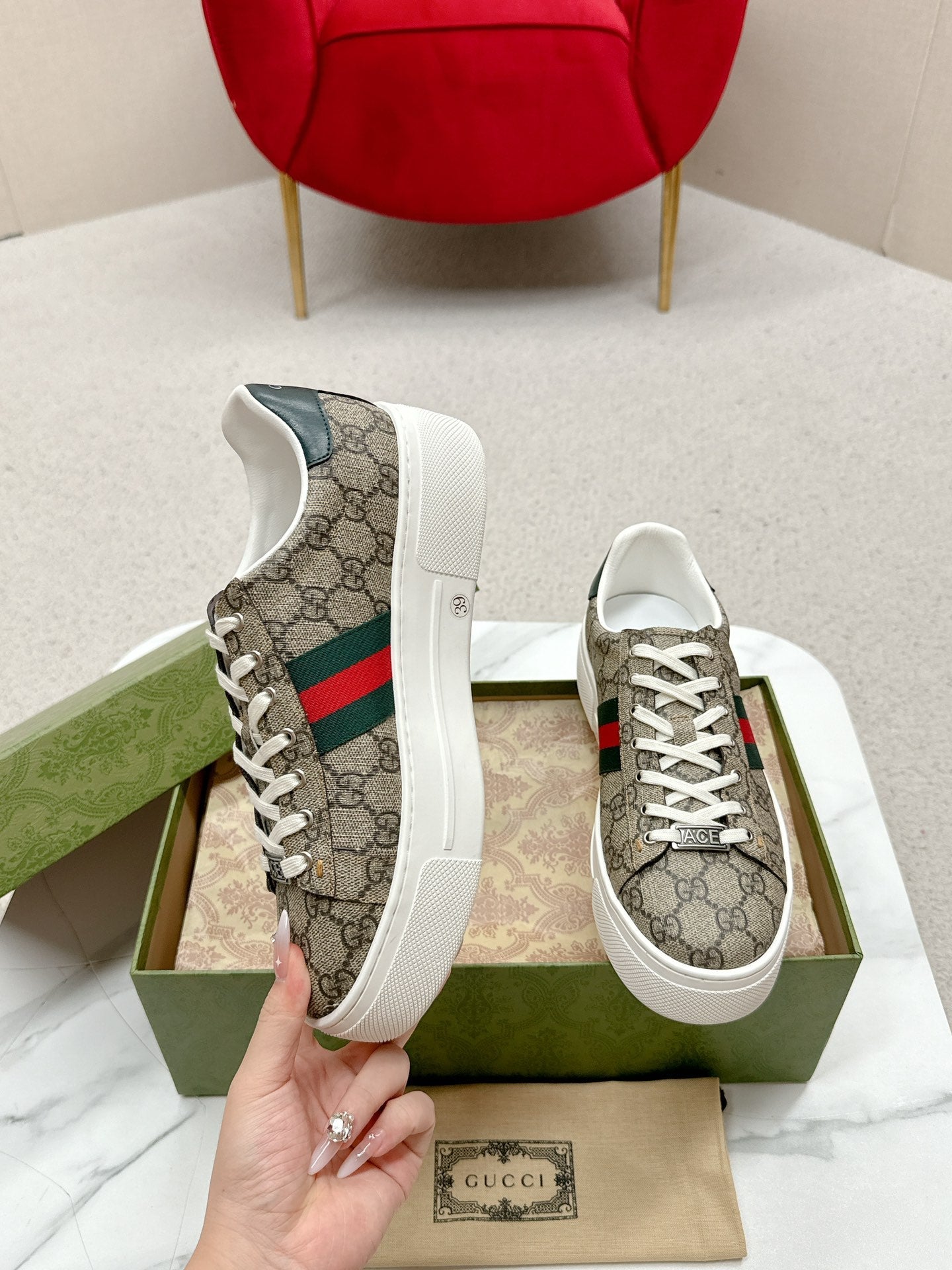 GUCCI 26S LOW TOP SNEAKERS IN BEIGE EBONY CANVAS STYLE 06