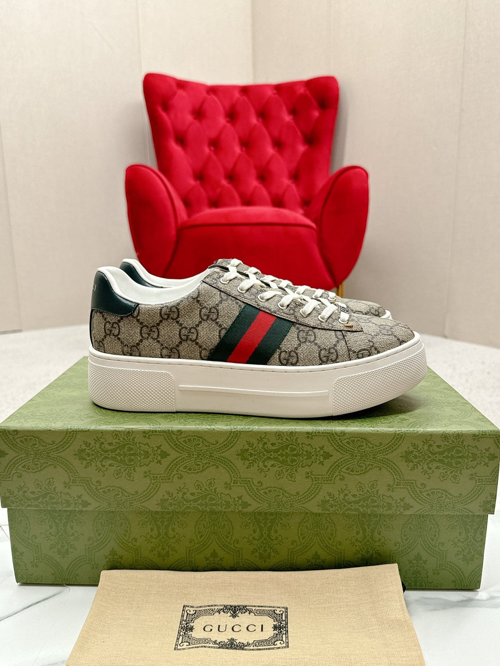 GUCCI 26S LOW TOP SNEAKERS IN BEIGE EBONY CANVAS STYLE 06