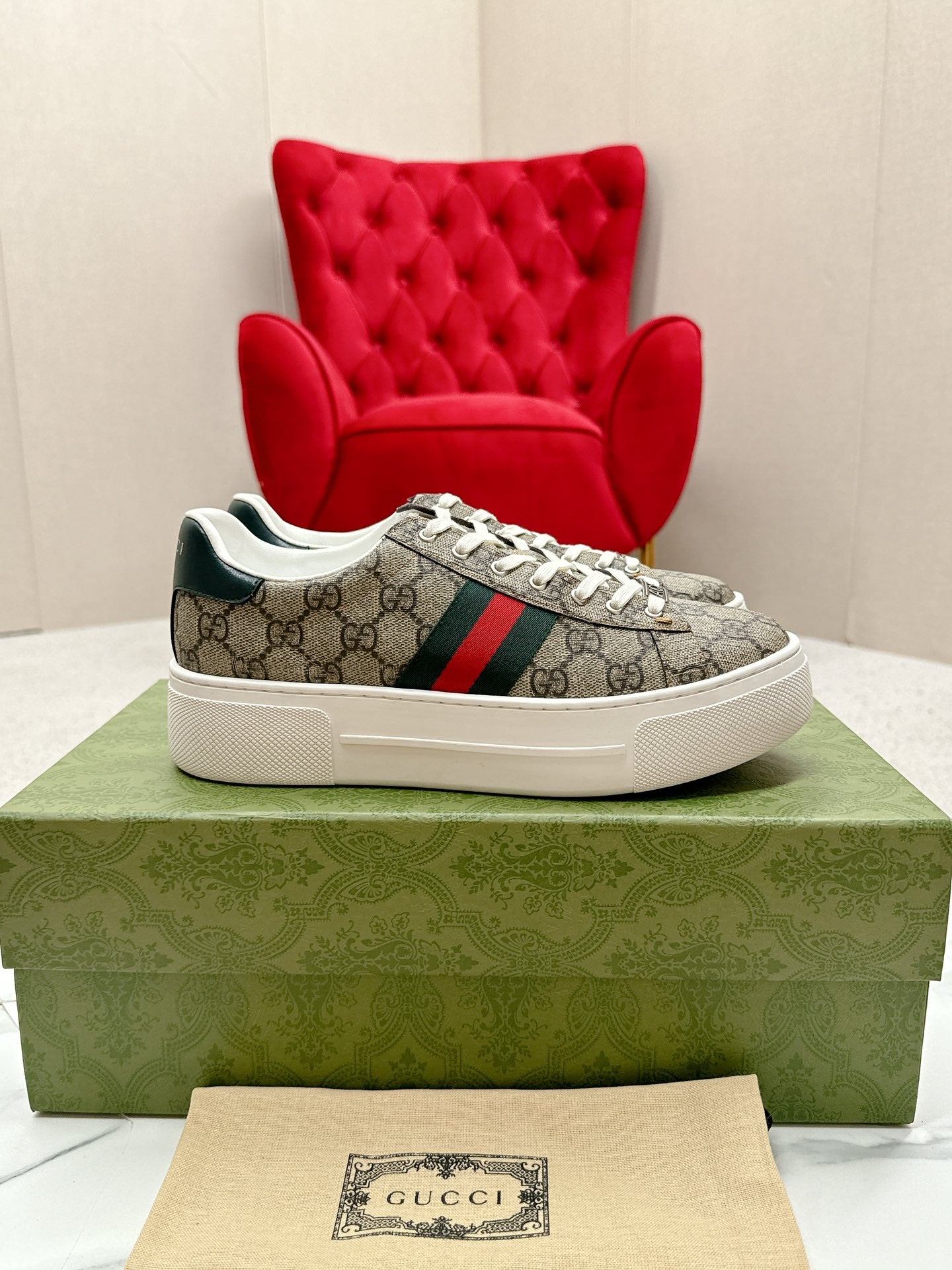GUCCI 26S LOW TOP SNEAKERS IN BEIGE EBONY CANVAS STYLE 06