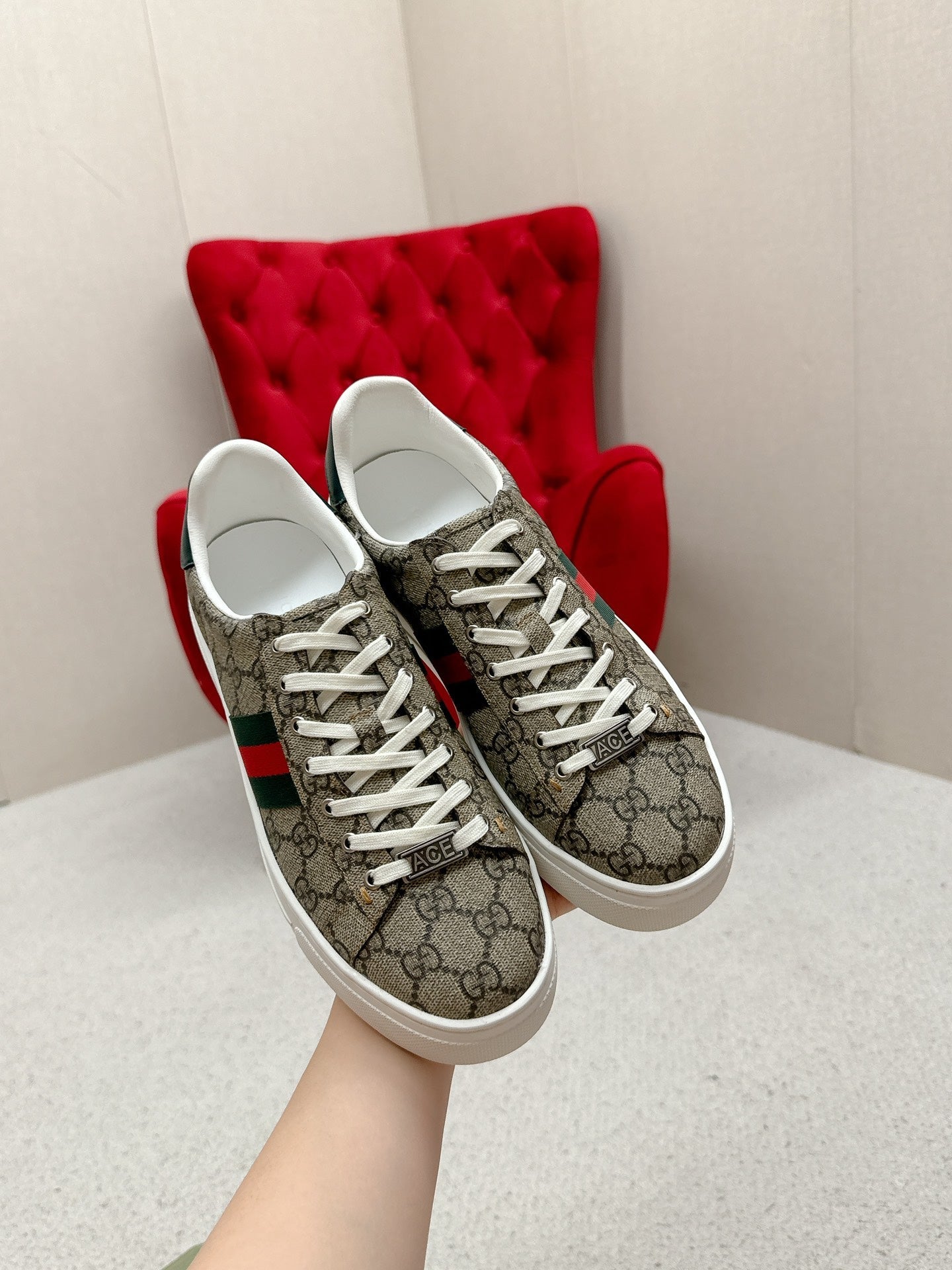 GUCCI 26S LOW TOP SNEAKERS IN BEIGE EBONY CANVAS STYLE 06