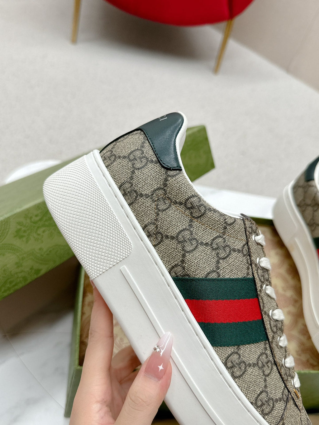 GUCCI 26S LOW TOP SNEAKERS IN BEIGE EBONY CANVAS STYLE 06