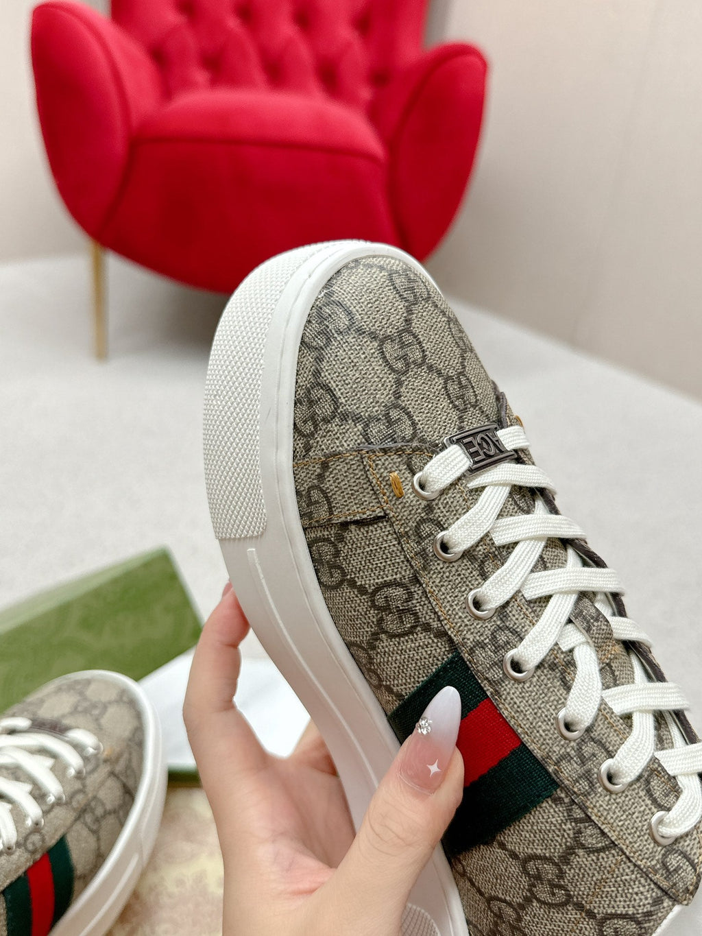 GUCCI 26S LOW TOP SNEAKERS IN BEIGE EBONY CANVAS STYLE 06
