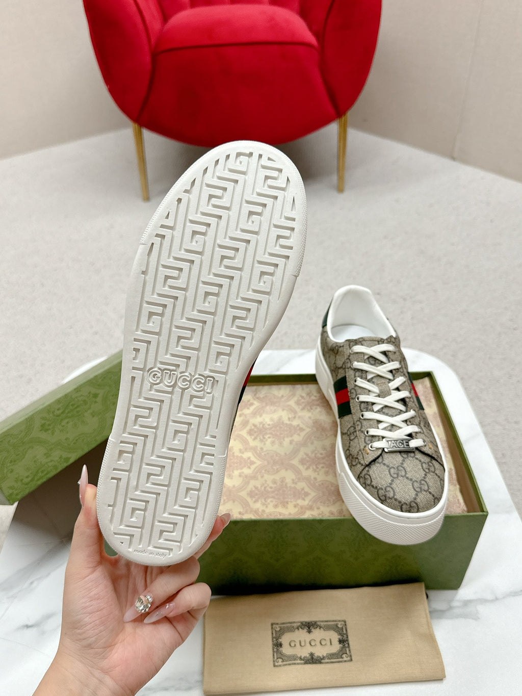 GUCCI 26S LOW TOP SNEAKERS IN BEIGE EBONY CANVAS STYLE 06