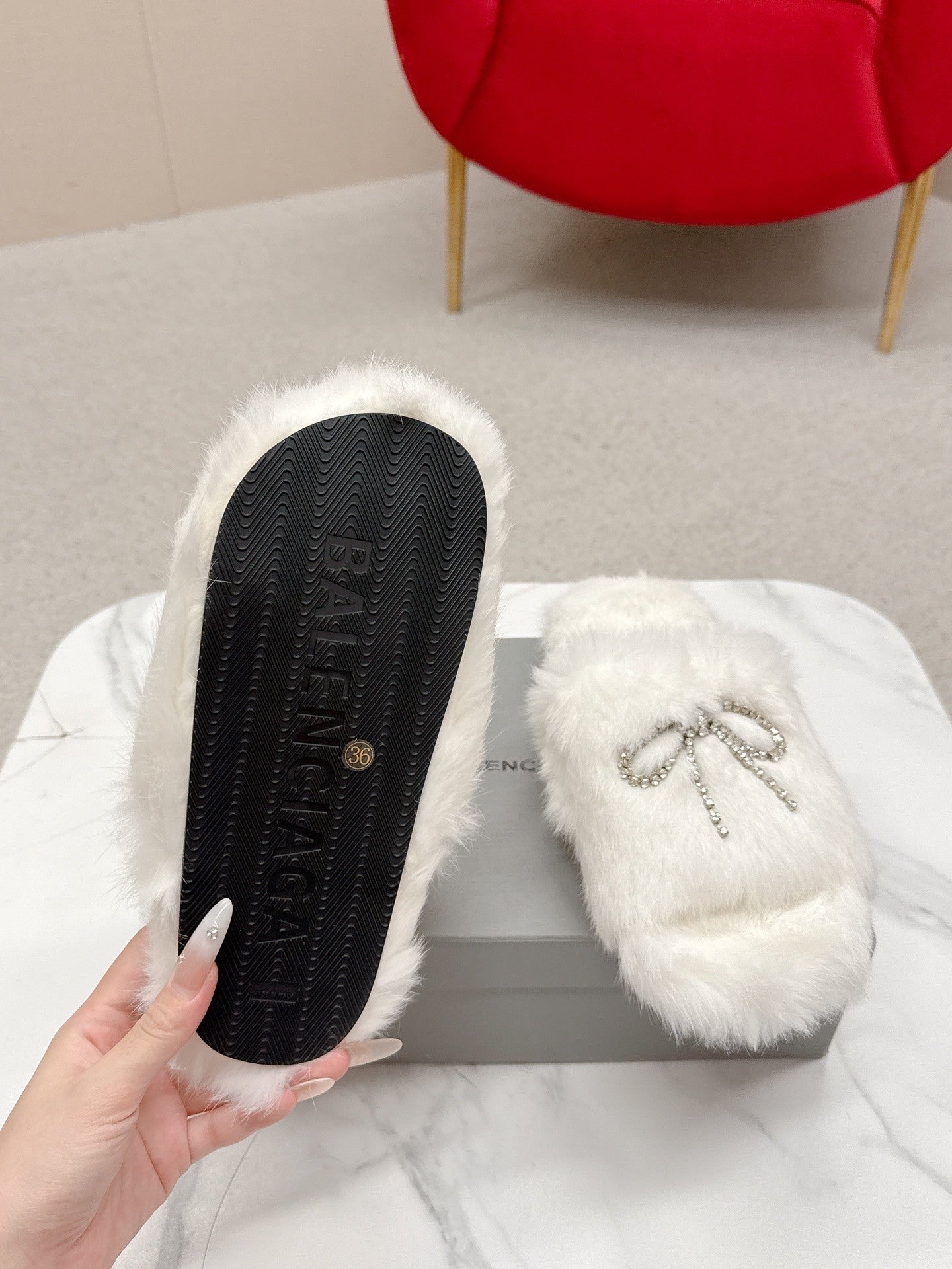 BALENCIAGA 25S SOFT FUR SLIPPERS IN WHITE FUR WITH RHINESTONE BOW