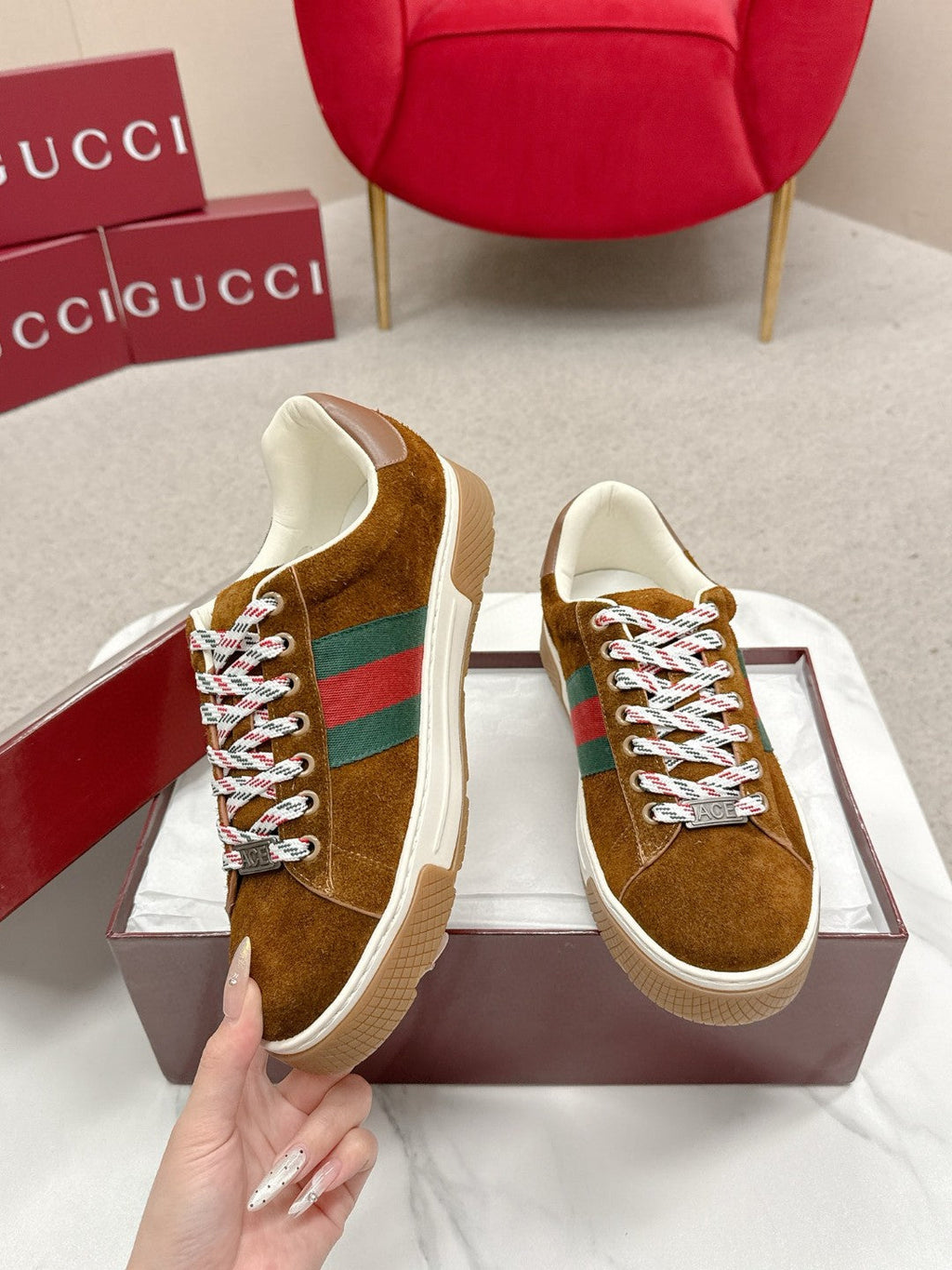 GUCCI 26S LOW TOP SNEAKERS IN CARAMEL BROWN SUEDE STYLE 05