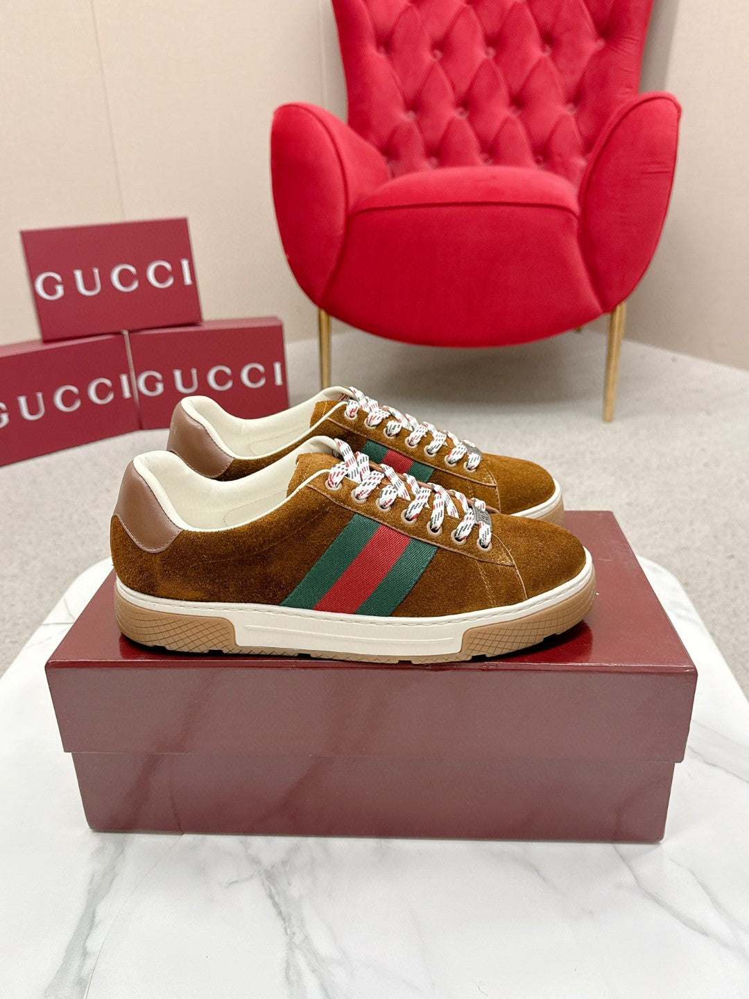GUCCI 26S LOW TOP SNEAKERS IN CARAMEL BROWN SUEDE STYLE 05