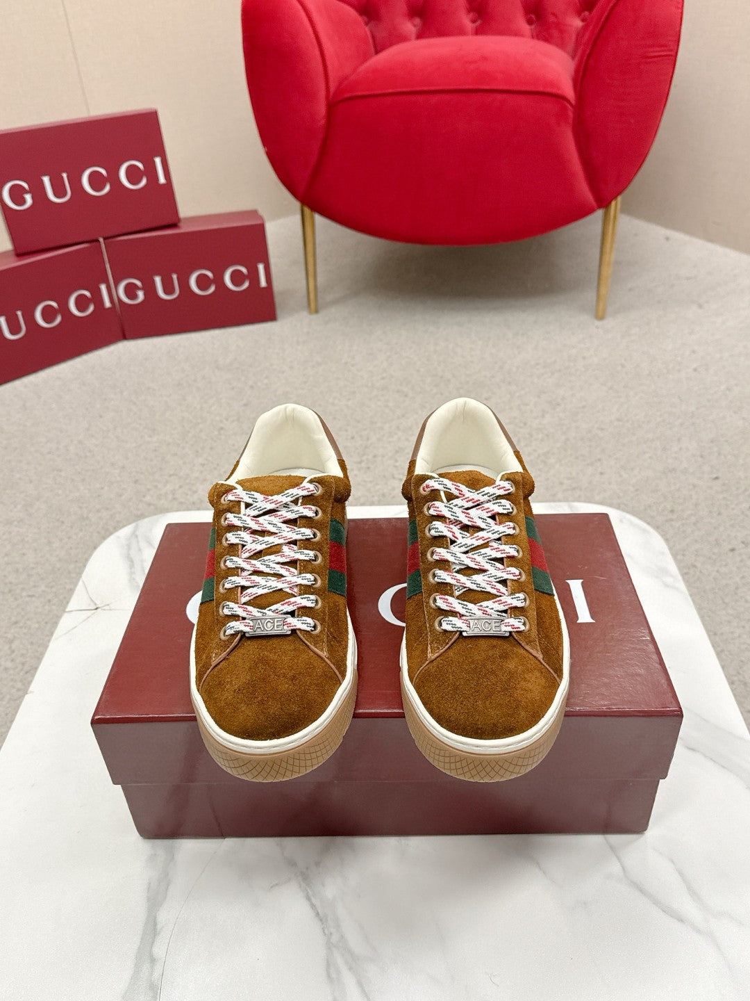 GUCCI 26S LOW TOP SNEAKERS IN CARAMEL BROWN SUEDE STYLE 05