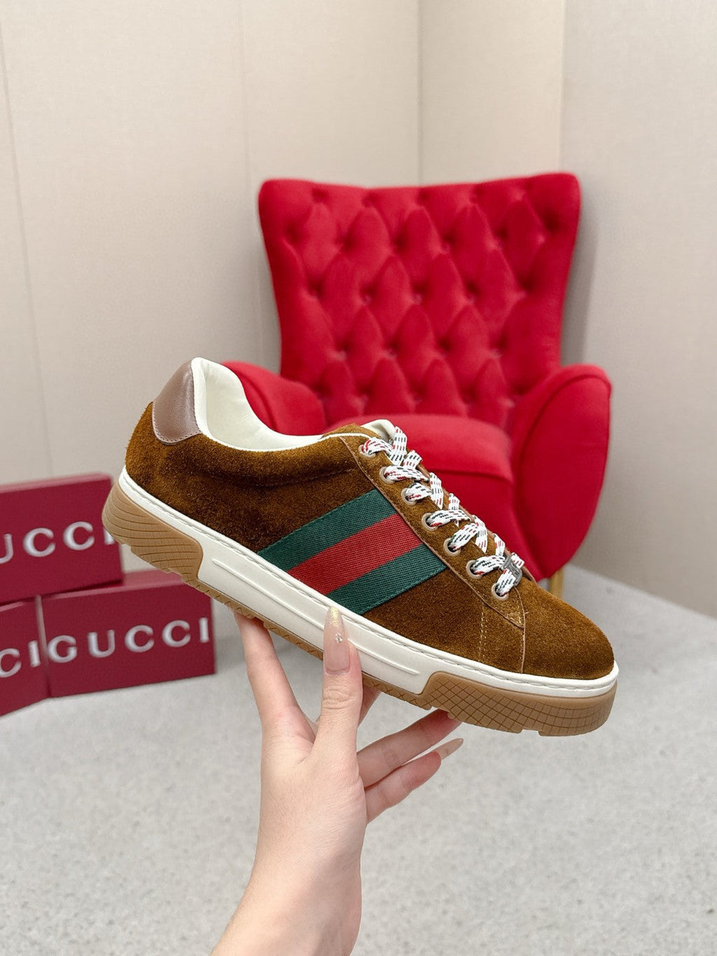 GUCCI 26S LOW TOP SNEAKERS IN CARAMEL BROWN SUEDE STYLE 05
