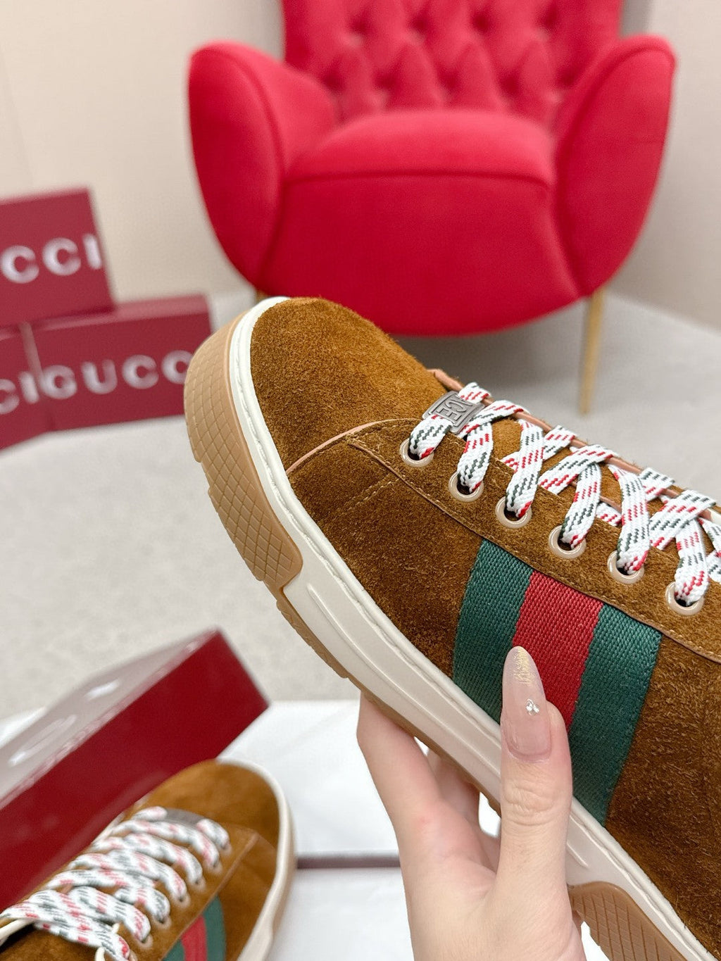 GUCCI 26S LOW TOP SNEAKERS IN CARAMEL BROWN SUEDE STYLE 05