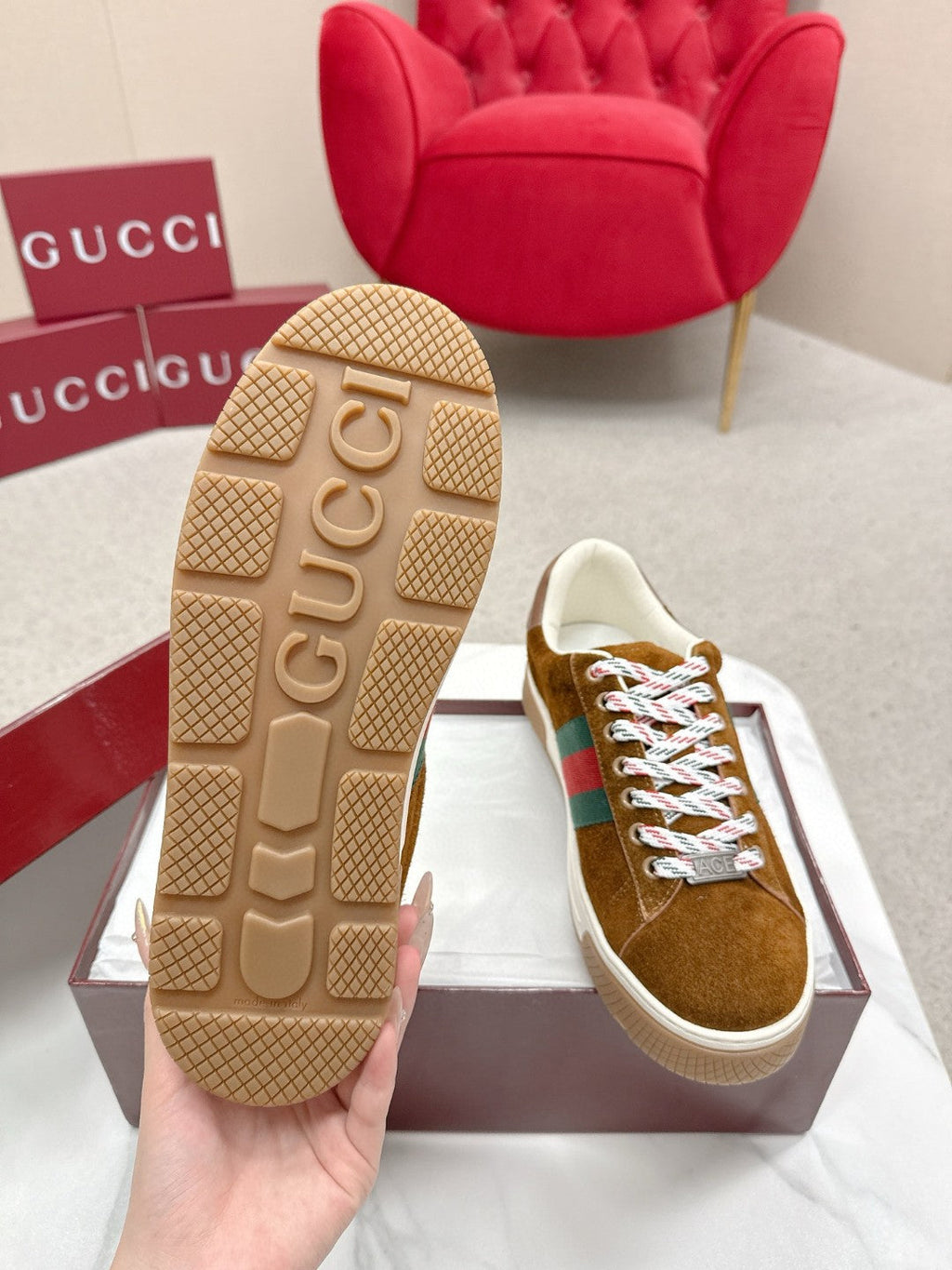 GUCCI 26S LOW TOP SNEAKERS IN CARAMEL BROWN SUEDE STYLE 05