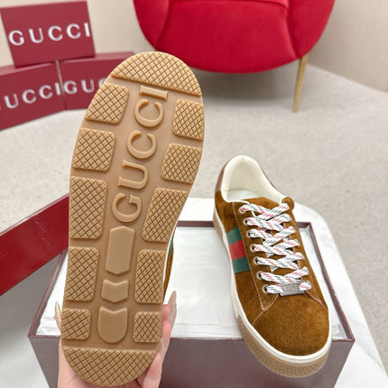 GUCCI 26S LOW TOP SNEAKERS IN CARAMEL BROWN SUEDE STYLE 05
