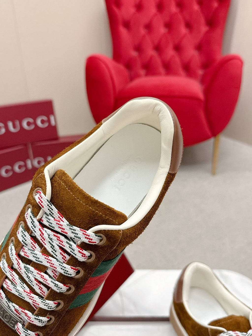 GUCCI 26S LOW TOP SNEAKERS IN CARAMEL BROWN SUEDE STYLE 05