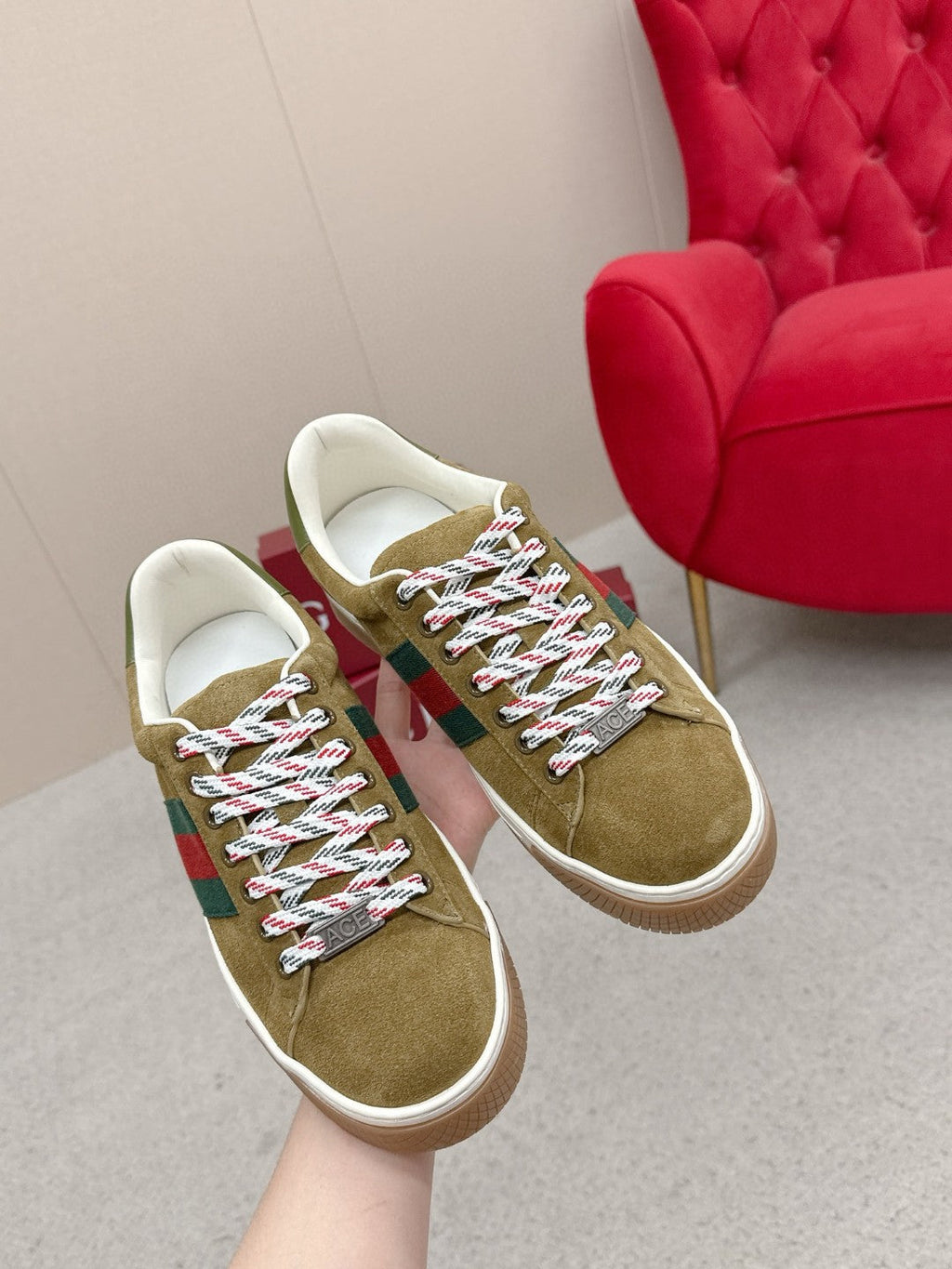 GUCCI 26S LOW TOP SNEAKERS IN OLIVE BROWN SUEDE STYLE 04