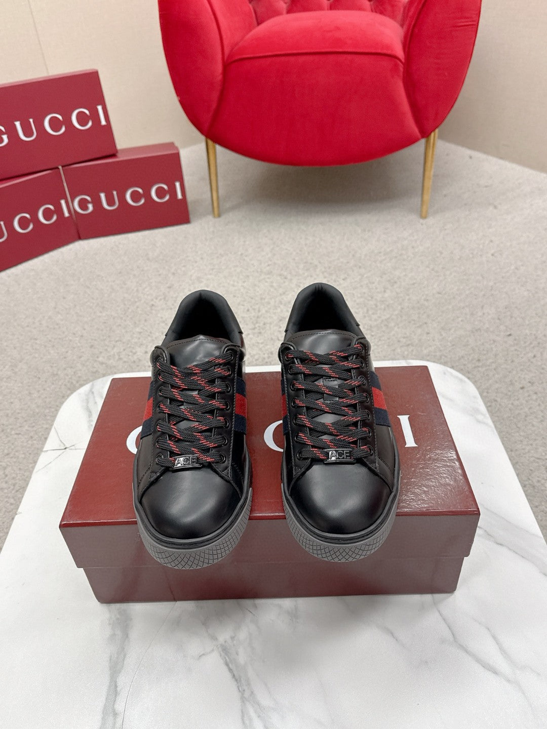 GUCCI 26S LOW TOP SNEAKERS IN BLACK CALFSKIN STYLE 03