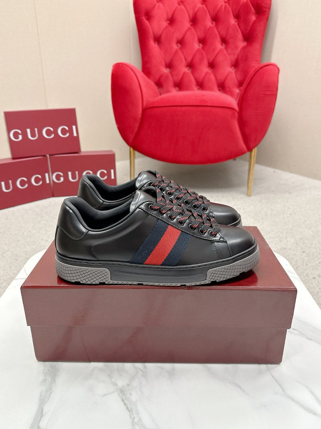 GUCCI 26S LOW TOP SNEAKERS IN BLACK CALFSKIN STYLE 03
