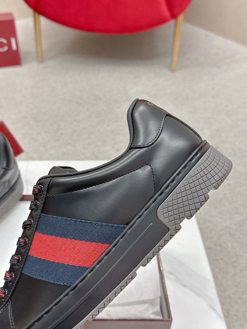 GUCCI 26S LOW TOP SNEAKERS IN BLACK CALFSKIN STYLE 03