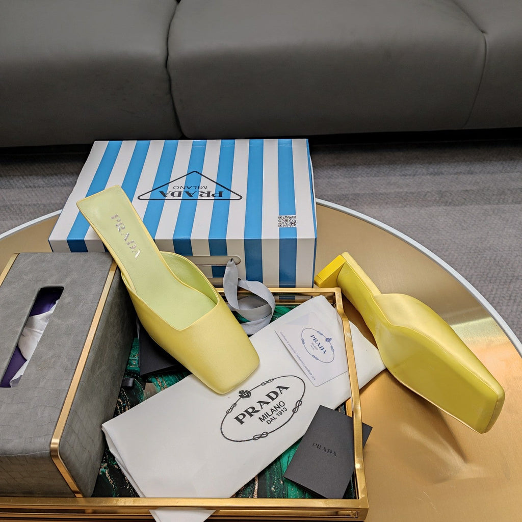 PRADA 26S SQUARE TOE MULES 40MM IN LIGHT YELLOW SATIN