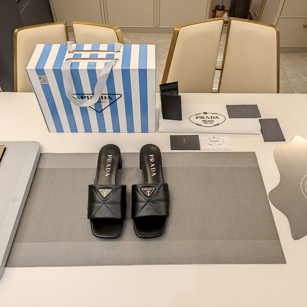 PRADA 26S LOW HEEL OPEN TOE MULES 45MM IN BLACK QUILTED CALFSKIN WITH LOGO